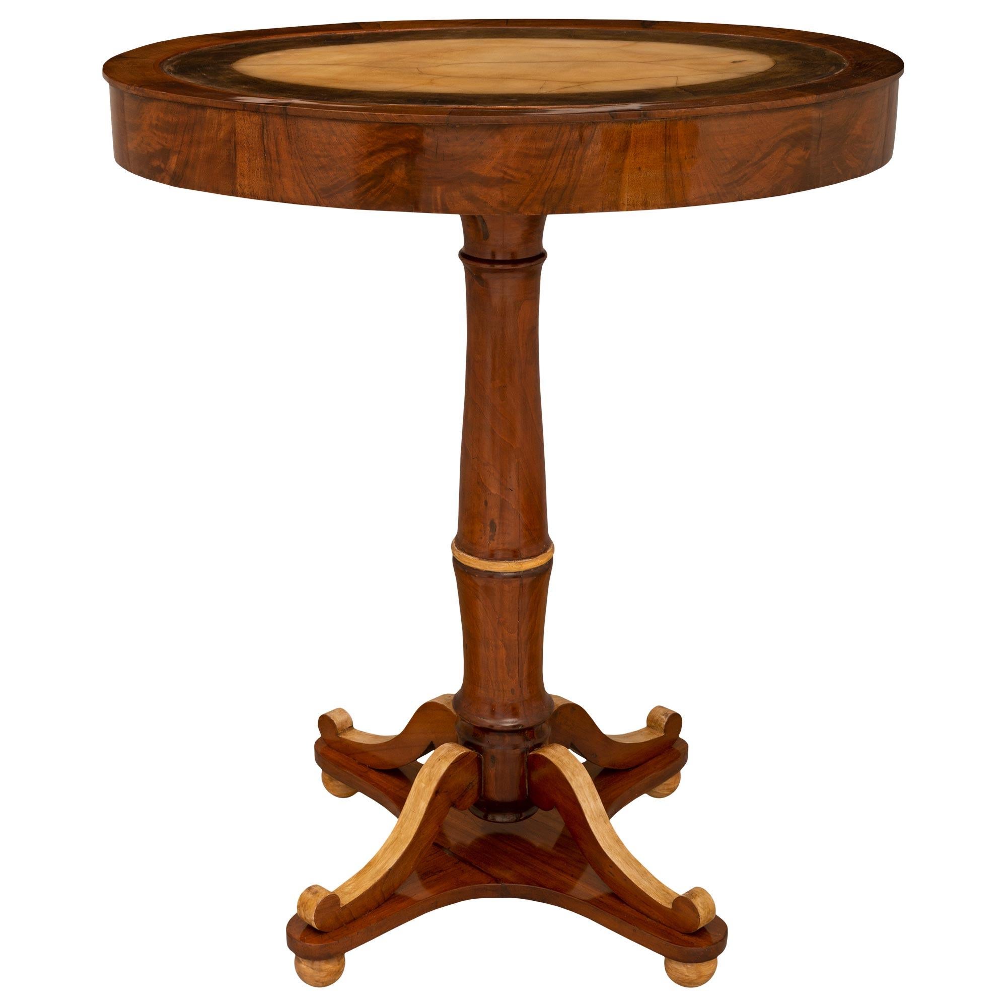 Italian 18th Century Tuscan St. Walnut, Patinated Wood And Onyx Side Table For Sale 6