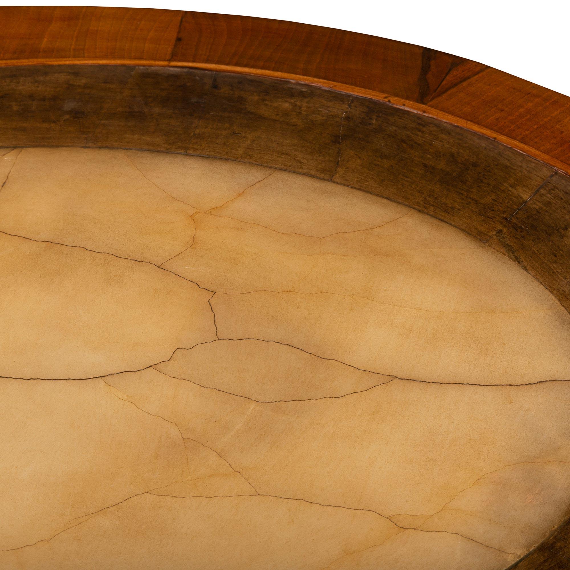 Table d'appoint toscanne du 18ème siècle en noyer, bois patiné et onyx Bon état - En vente à West Palm Beach, FL