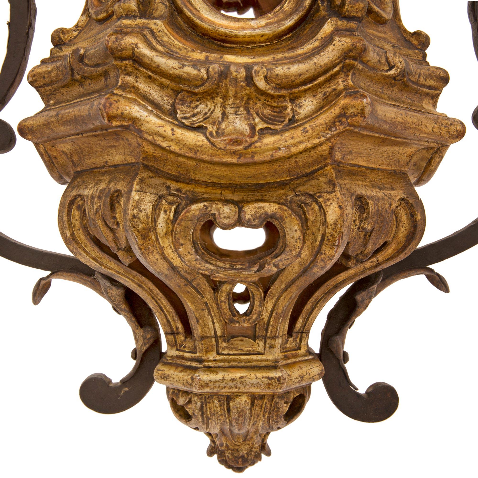 Italian 18th Century Venetian Giltwood, and Gilt Metal Lantern Chandelier For Sale 3