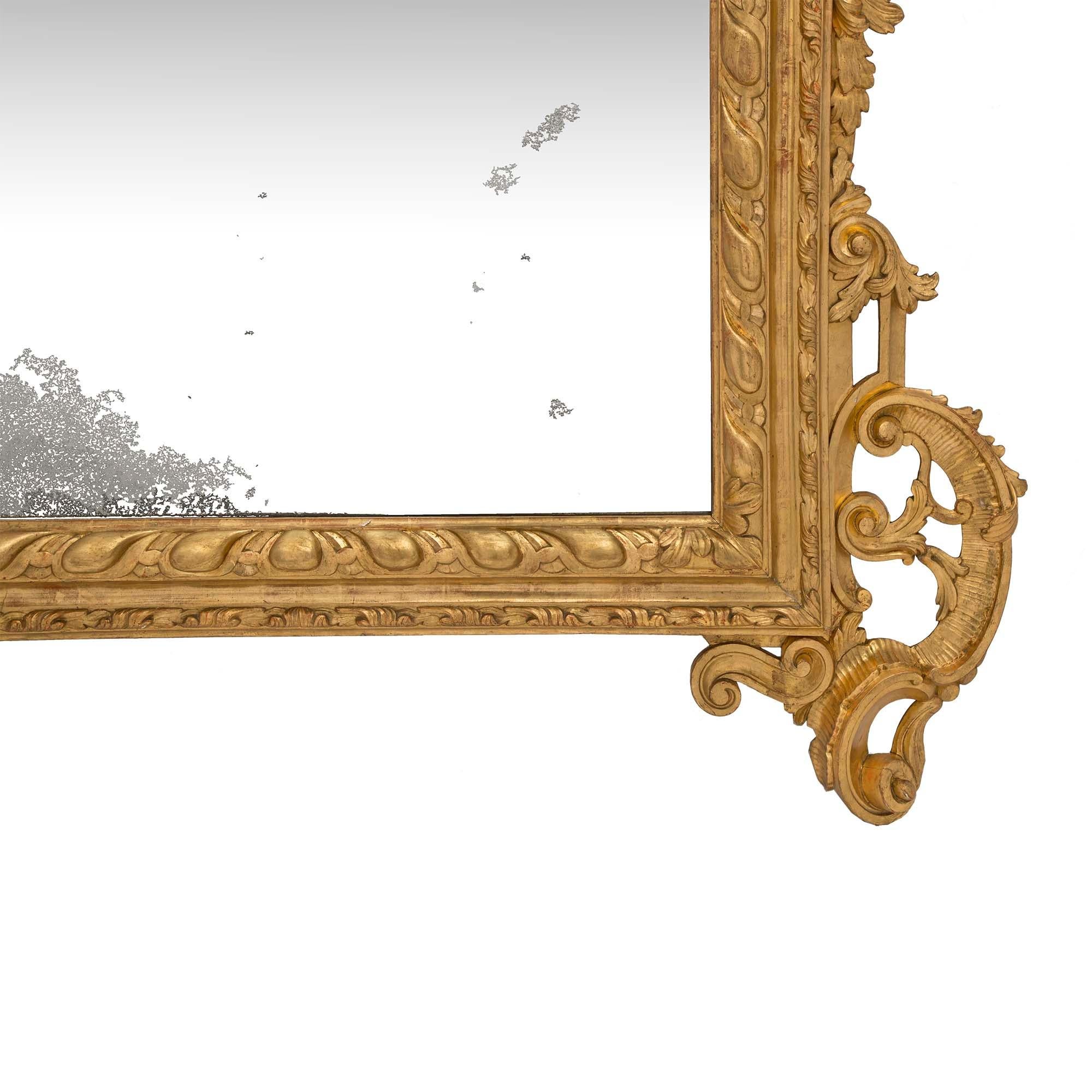 XVIIIe siècle et antérieur Miroir italien en bois doré vénitien du 18ème siècle en vente