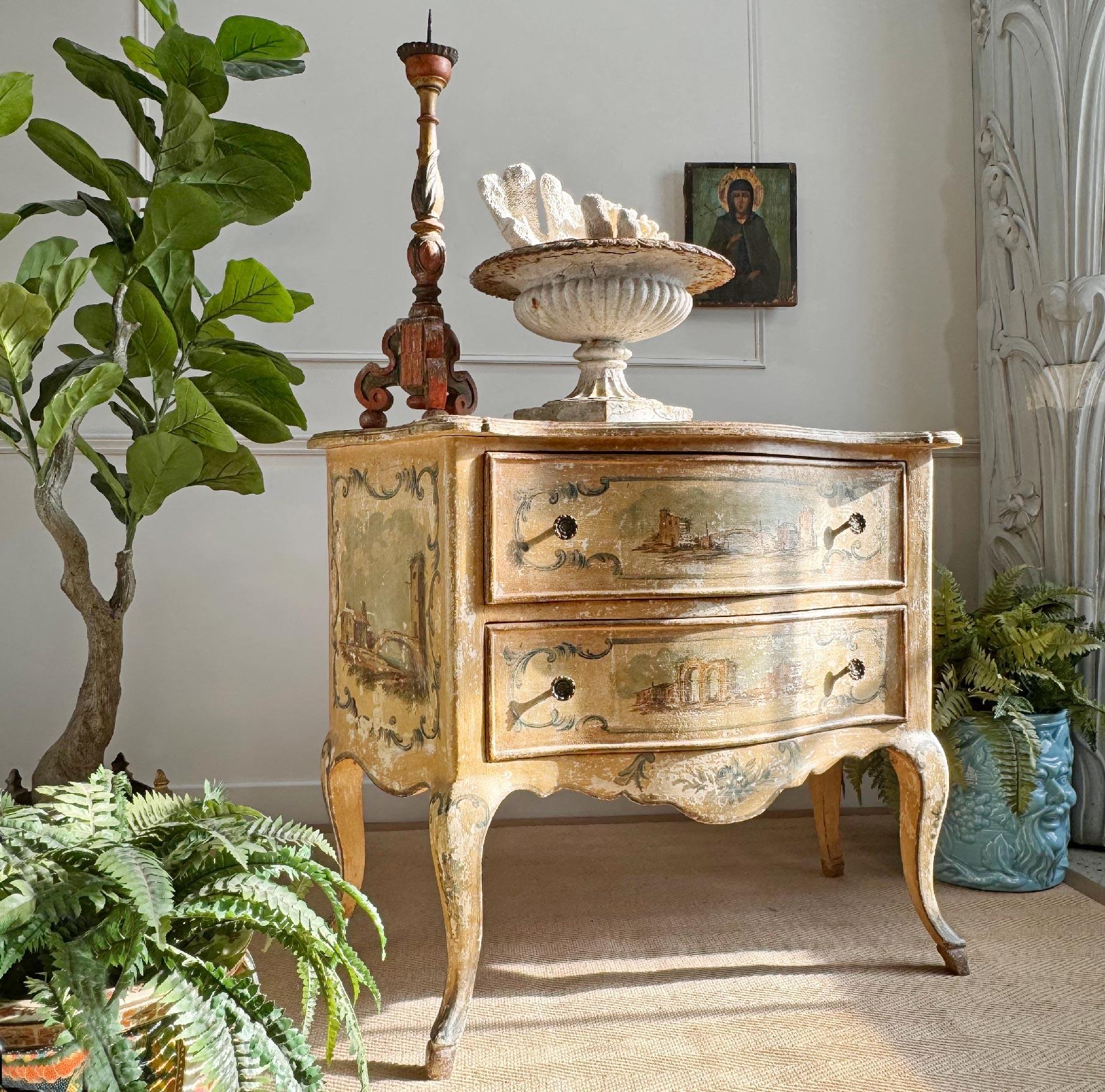 Italian 18th Century Venetian Hand Painted Chest Of Drawers For Sale 4