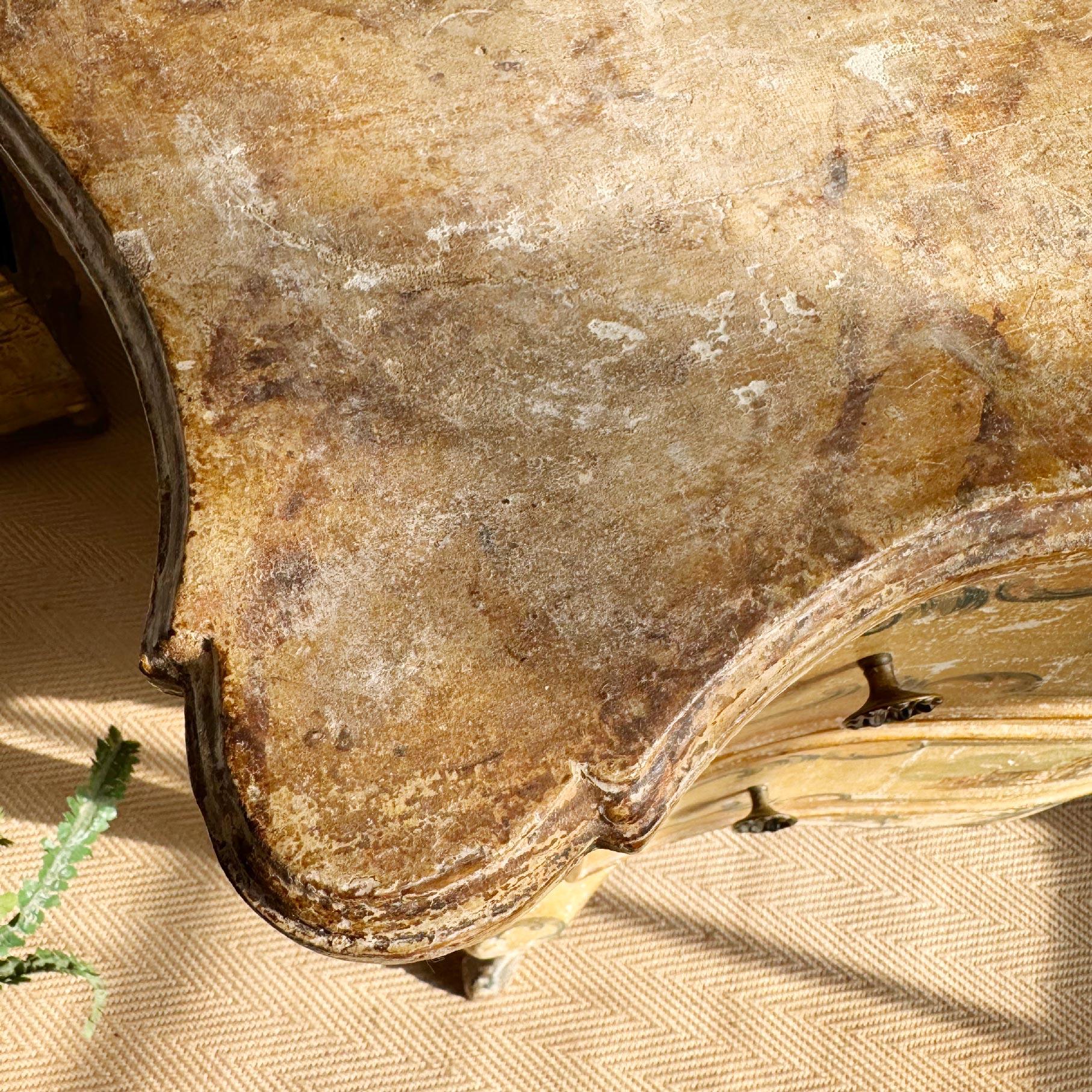 Italian 18th Century Venetian Hand Painted Chest Of Drawers For Sale 11