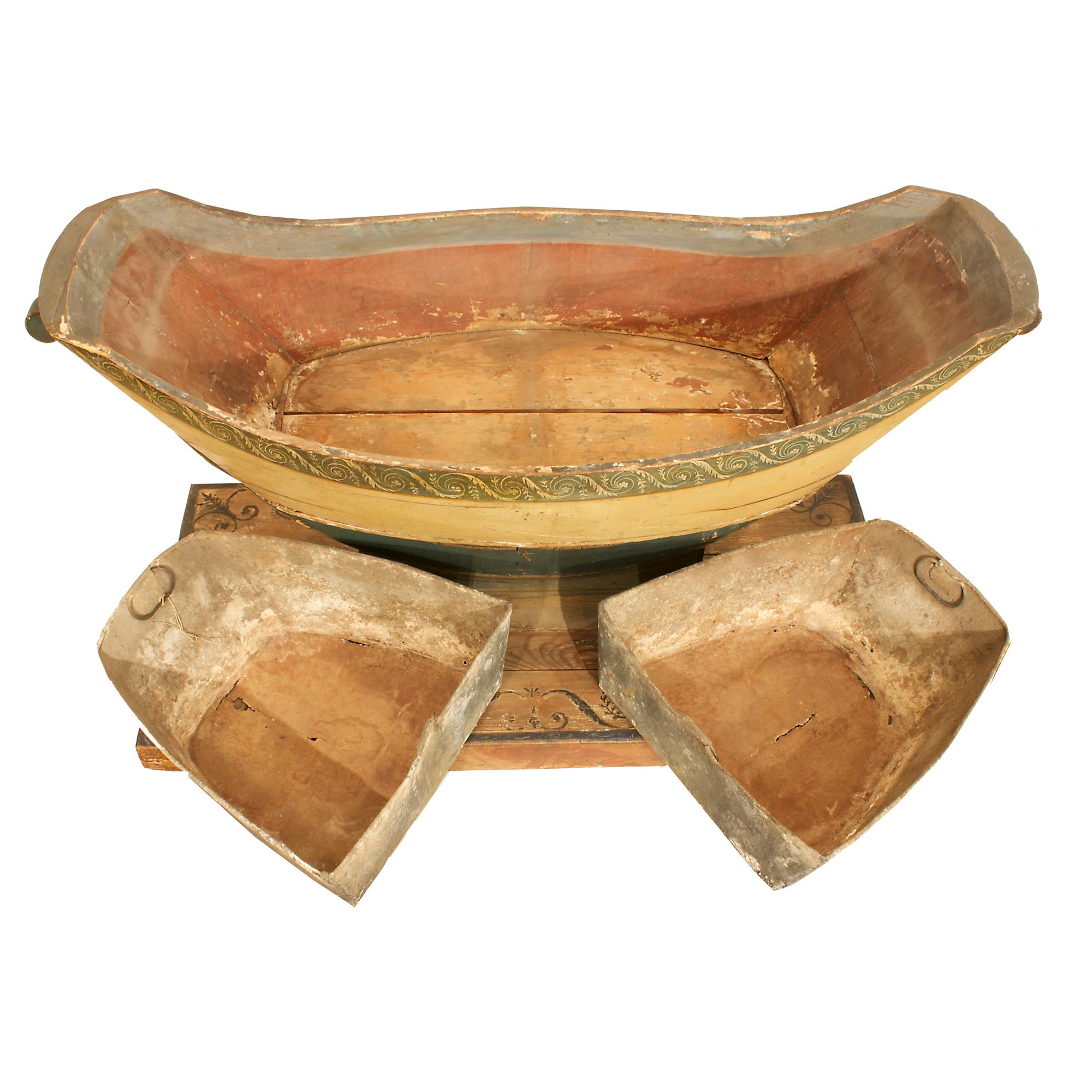 Italian 18th Century Venetian Patinated Wood Planter, circa 1780 In Good Condition For Sale In West Palm Beach, FL