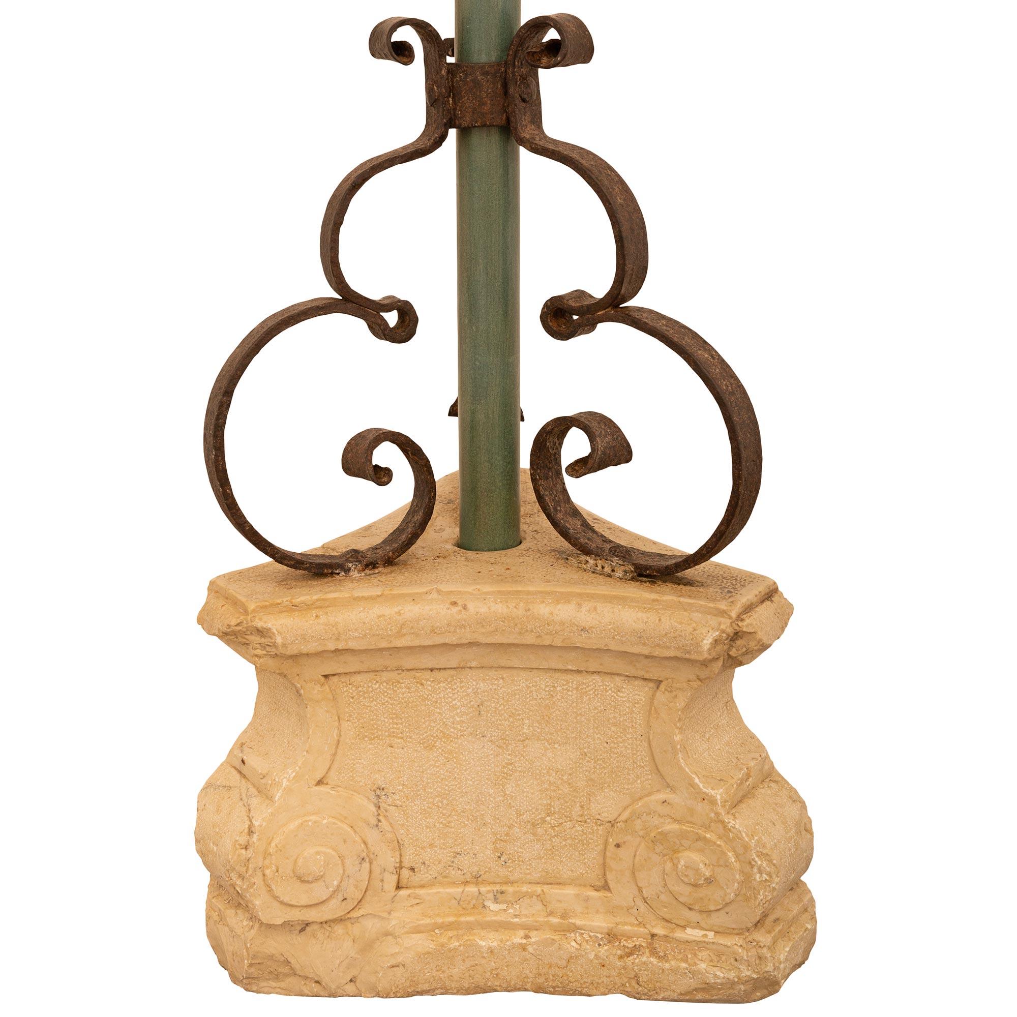 Faroles italianos del siglo XVIII de estilo veneciano Metal dorado patinado Madera Hierro forjado 4