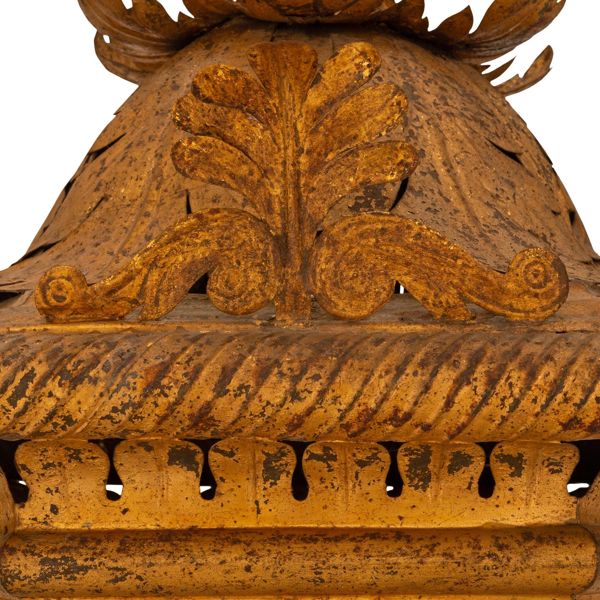 Faroles italianos del siglo XVIII de estilo veneciano Metal dorado patinado Madera Hierro forjado 1