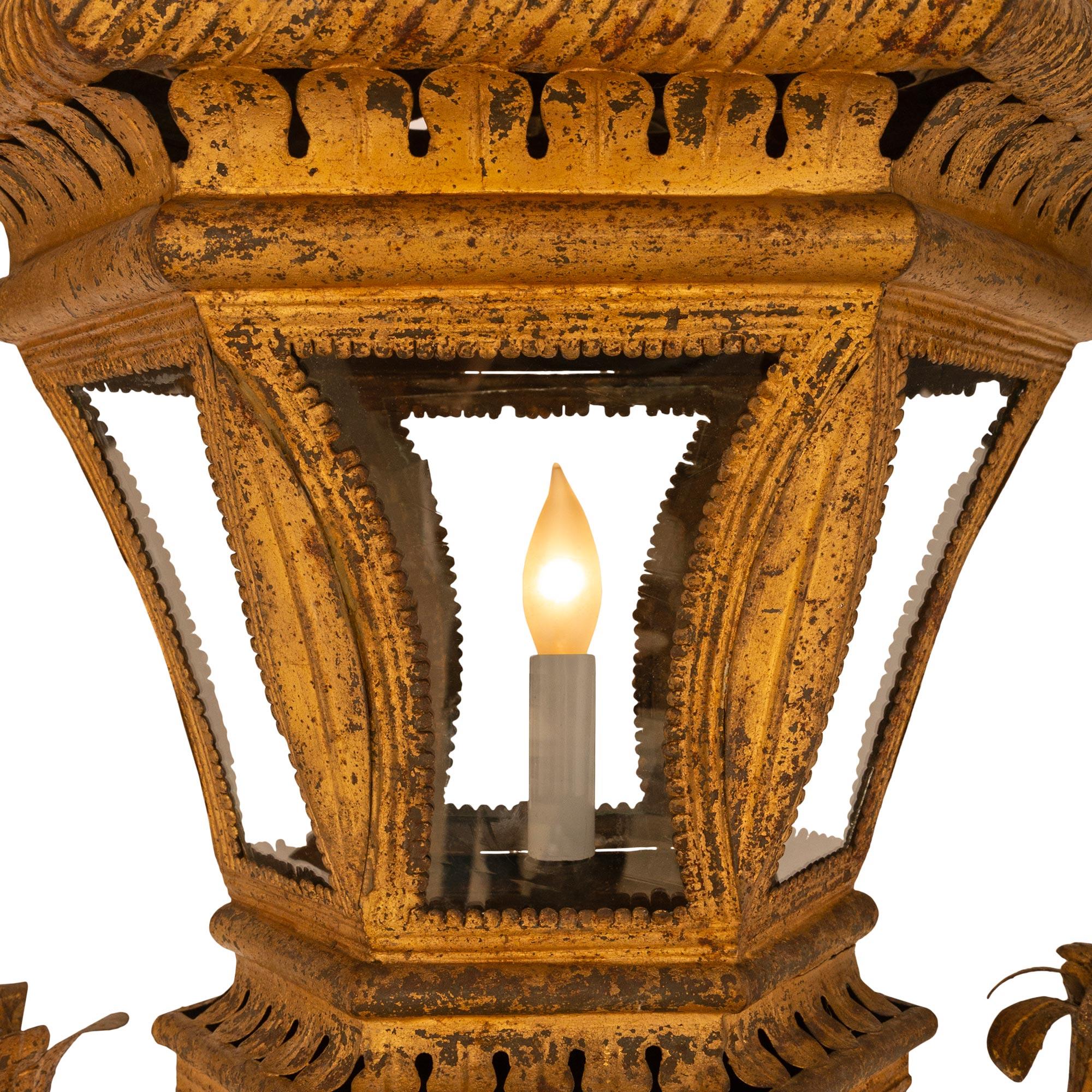 Faroles italianos del siglo XVIII de estilo veneciano Metal dorado patinado Madera Hierro forjado 2