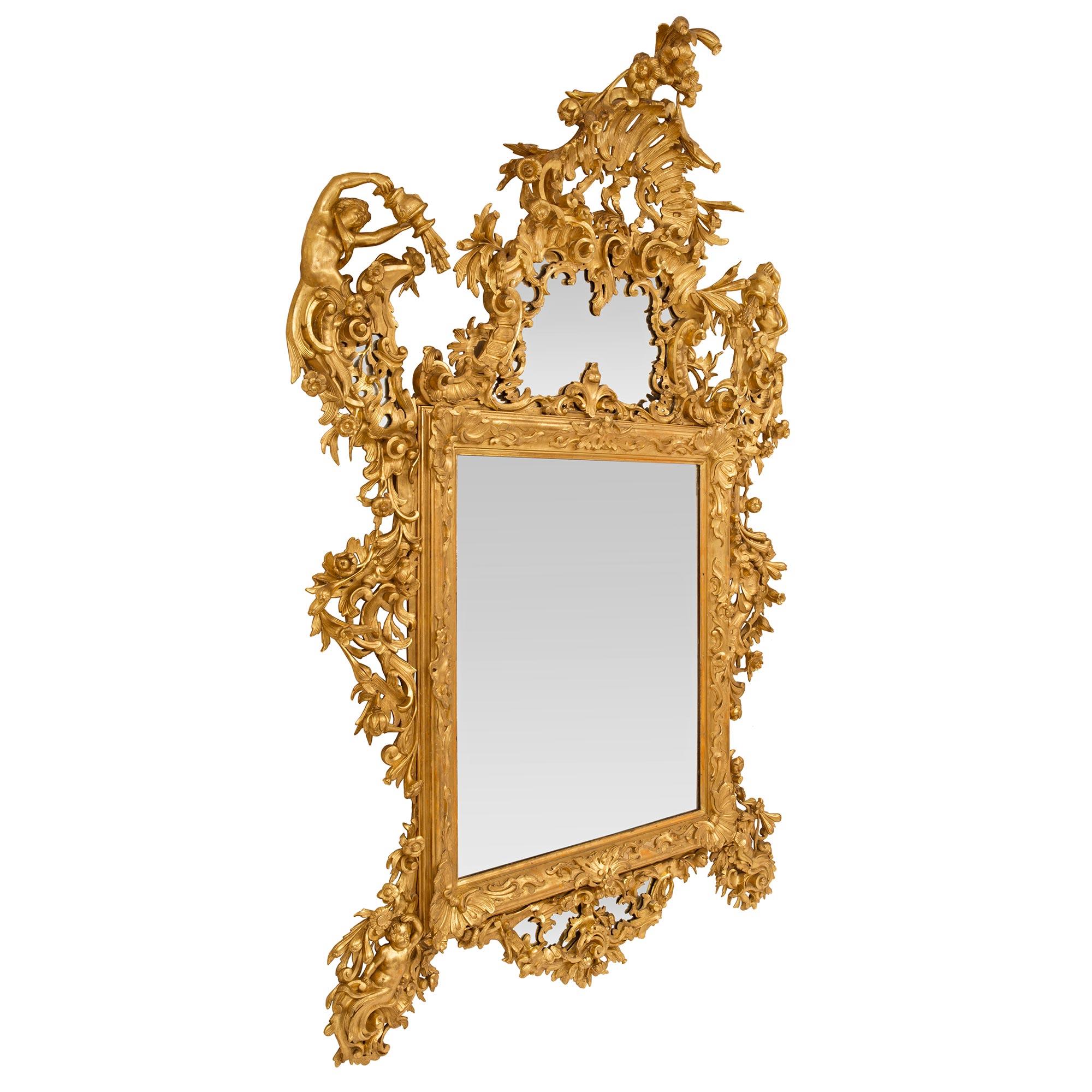 Italian 18th Century Venetian St. Giltwood Mirror In Good Condition For Sale In West Palm Beach, FL