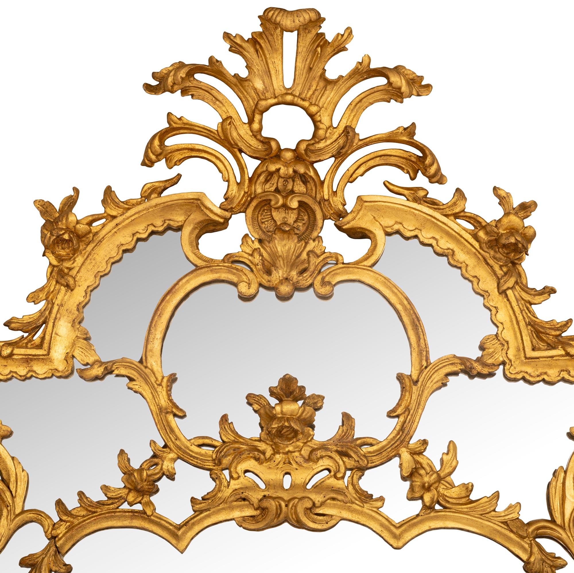 Italian 18th Century Venetian St. Giltwood Mirror In Good Condition For Sale In West Palm Beach, FL