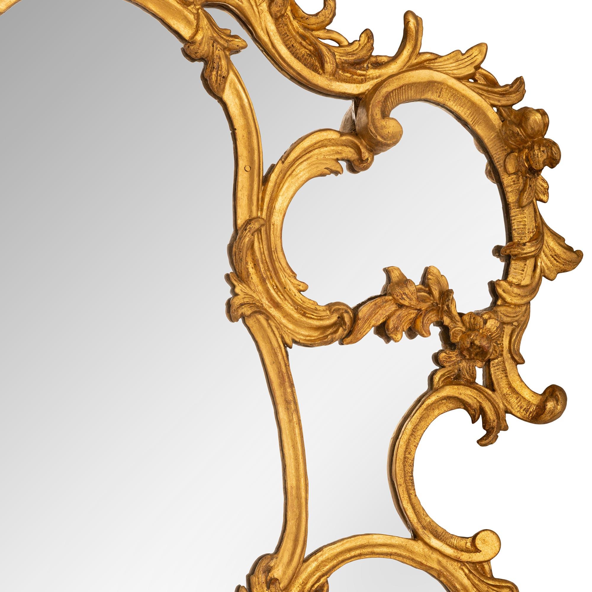 Miroir vénitien italien du 18ème siècle en bois doré en vente 1