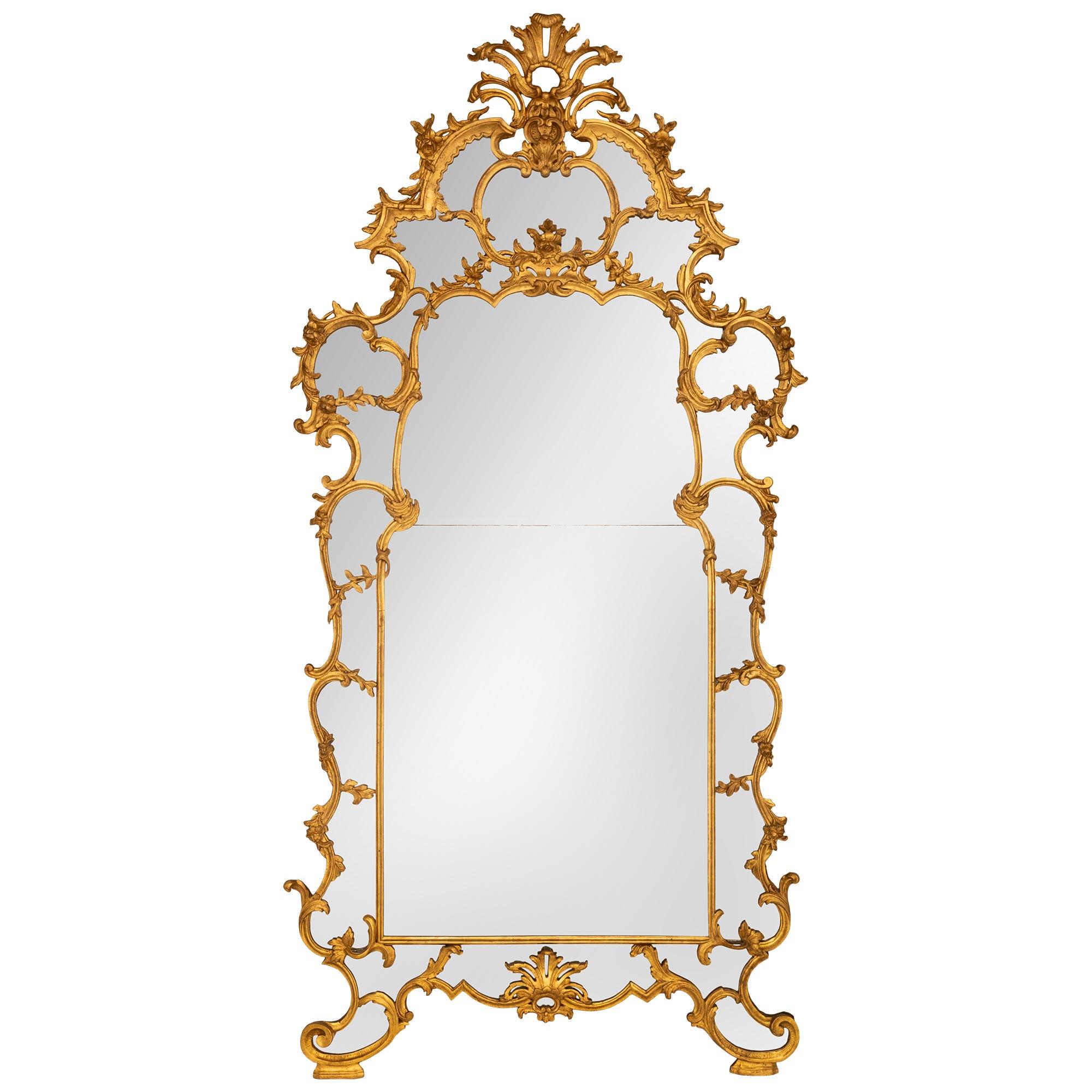 Italian 18th Century Venetian St. Giltwood Mirror For Sale 4