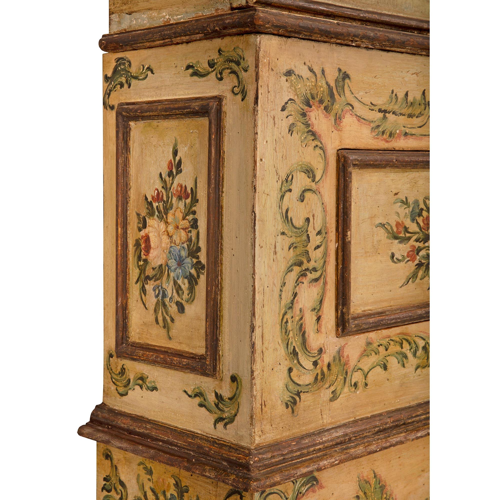 Italian 18th Century Venetian St. Hand Painted Cabinet For Sale 4