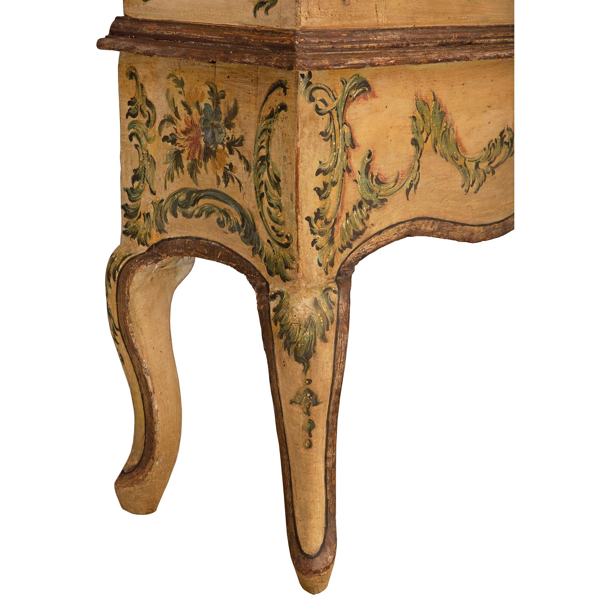 Meuble de rangement vénitien italien du 18ème siècle peint à la main en vente 6