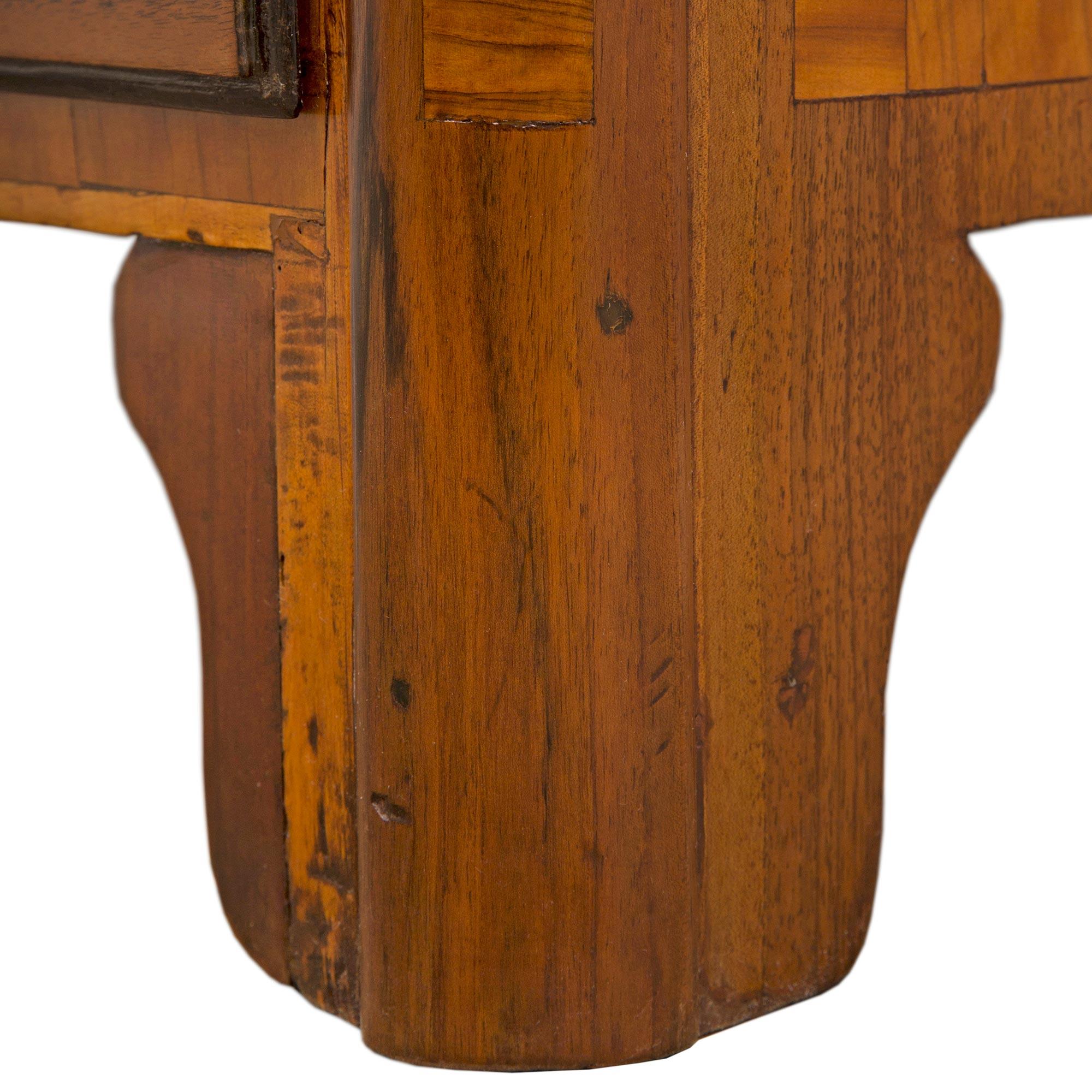 Italian 18th Century Walnut and Fruitwood Commode, from the Piedmont Region For Sale 4