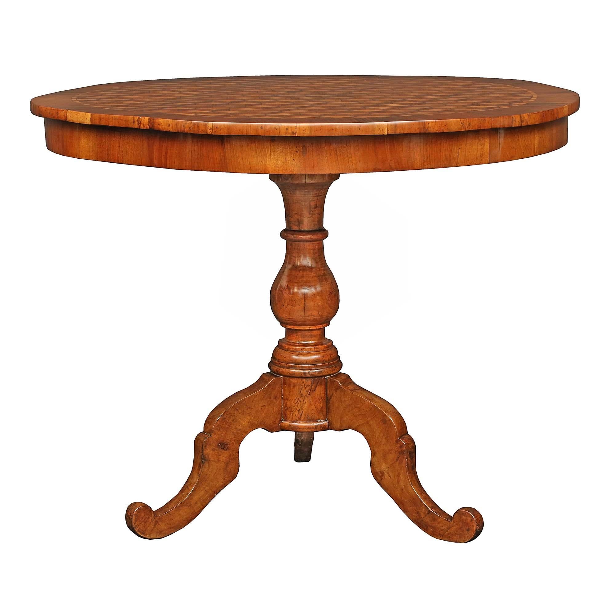 Italian 18th Century Walnut and Fruitwood Side Table In Good Condition For Sale In West Palm Beach, FL