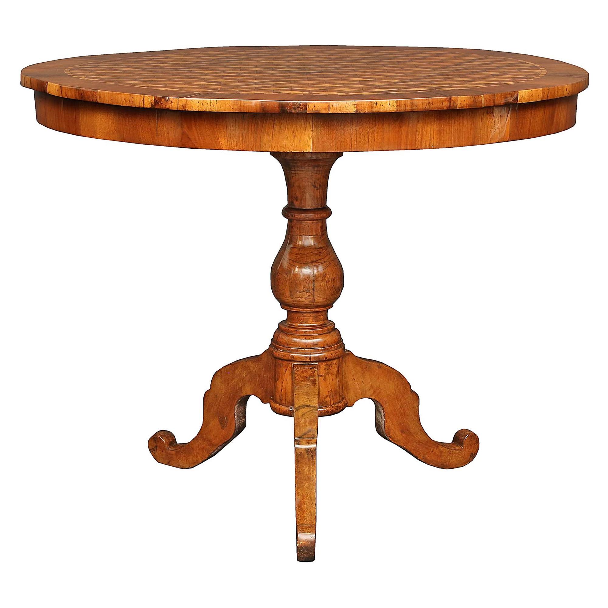 Table d'appoint italienne du XVIIIe siècle en noyer et bois fruitier en vente