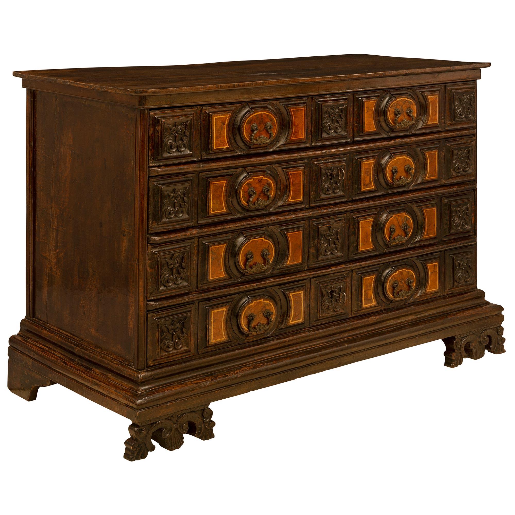 Italian 18th Century Walnut and Stained Pine Baroque Commode In Good Condition For Sale In West Palm Beach, FL