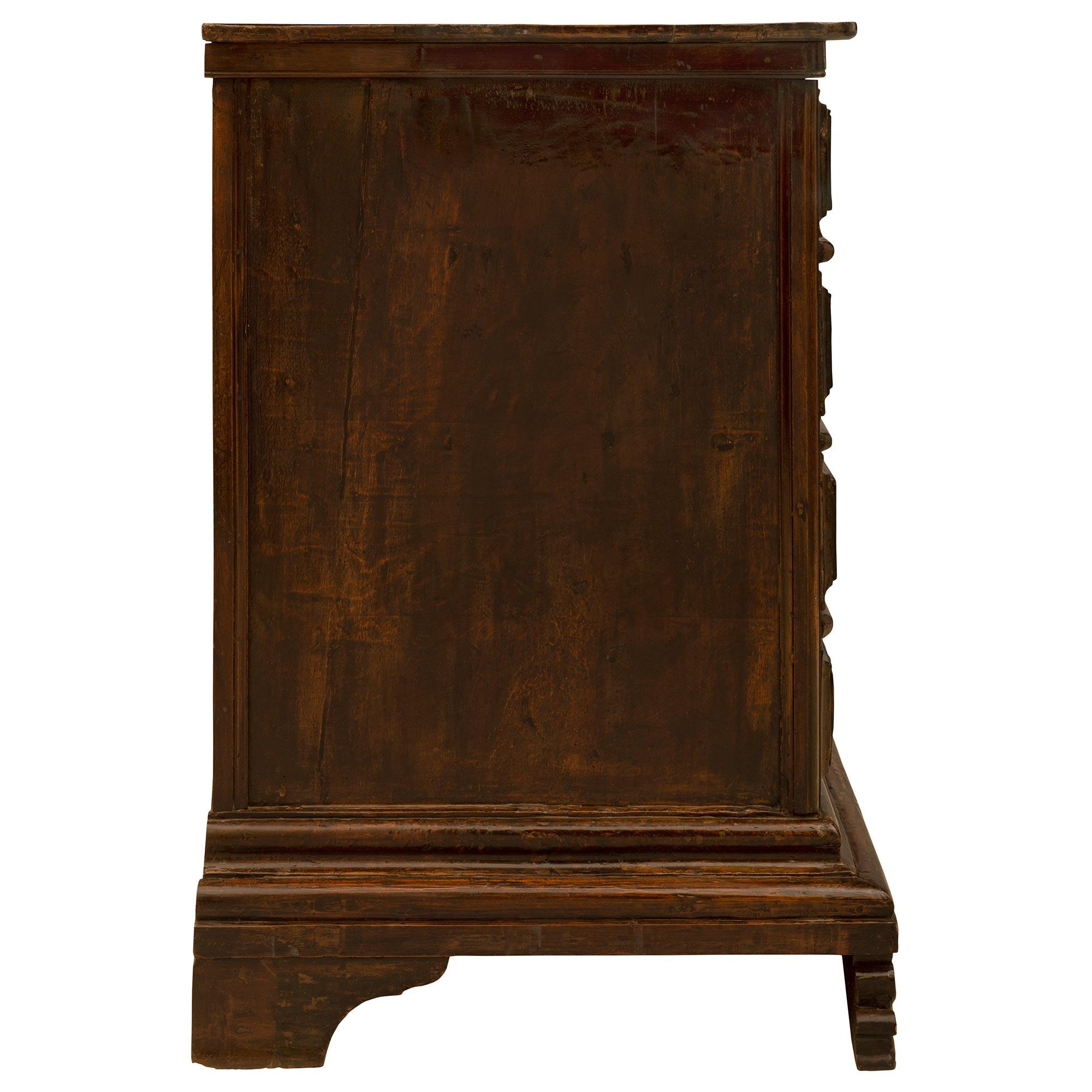 Italian 18th Century Walnut and Stained Pine Baroque Commode For Sale 1