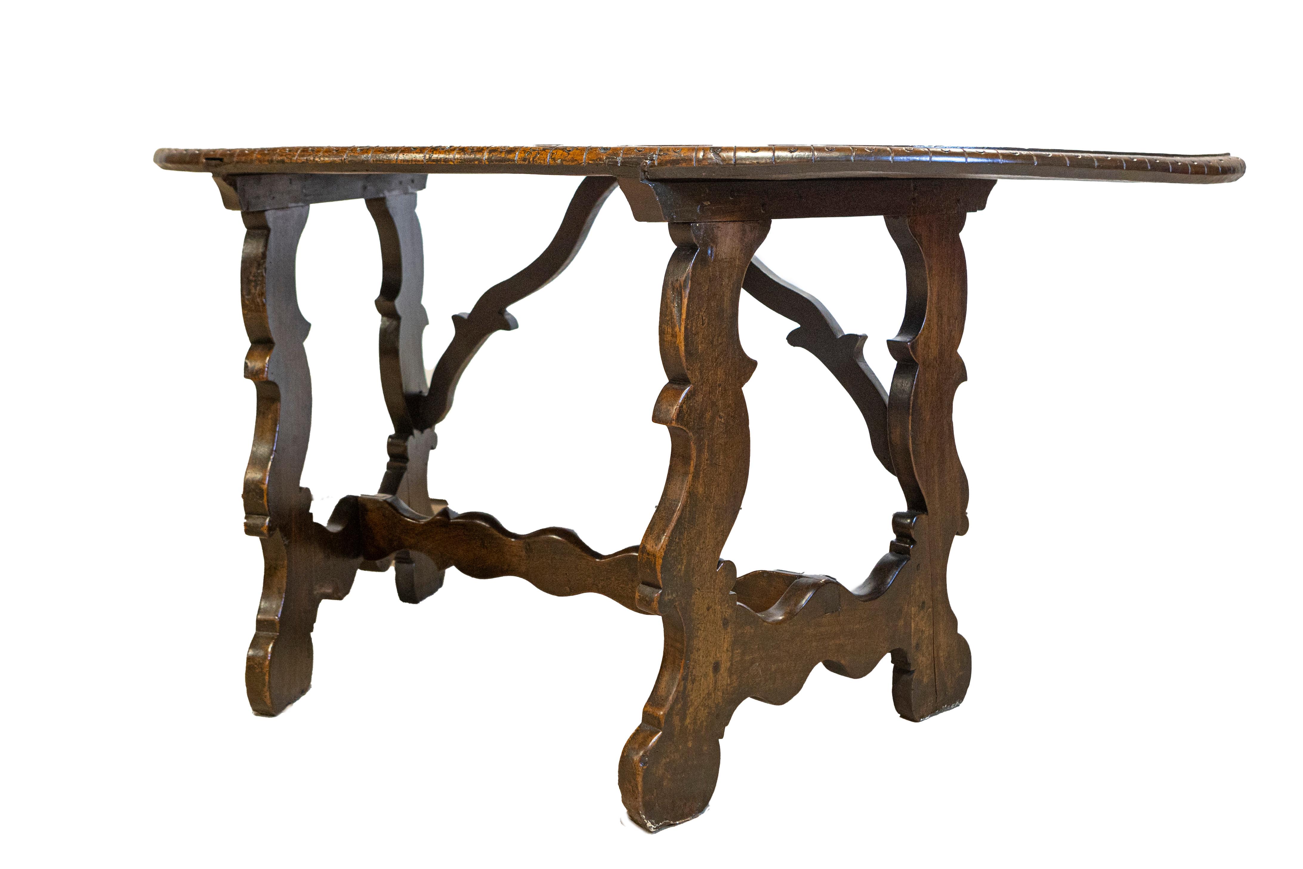 Italian 18th Century  Walnut Baroque Fratino Console Table with Lyre Shaped Base In Good Condition For Sale In Atlanta, GA