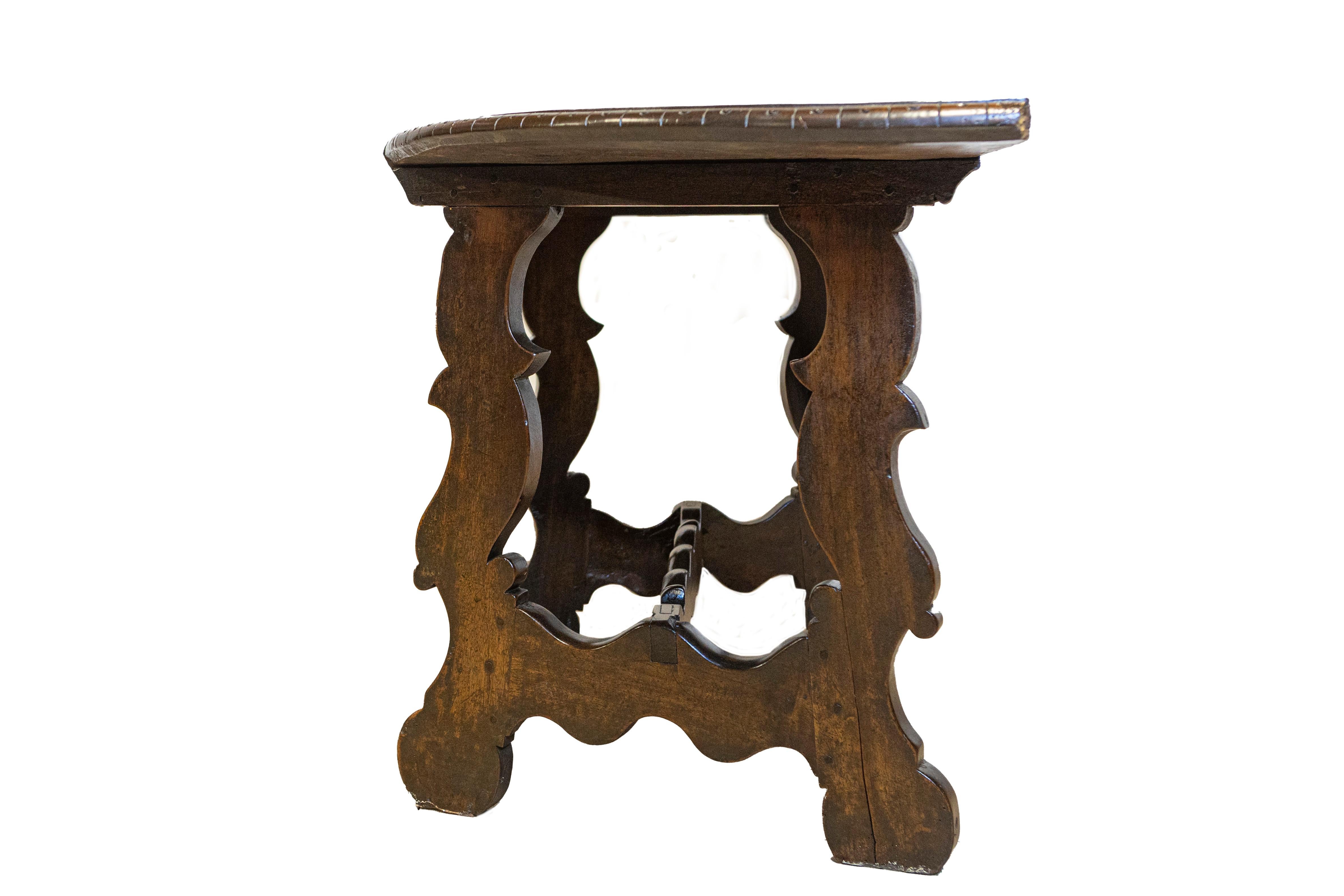 Italian 18th Century  Walnut Baroque Fratino Console Table with Lyre Shaped Base For Sale 1