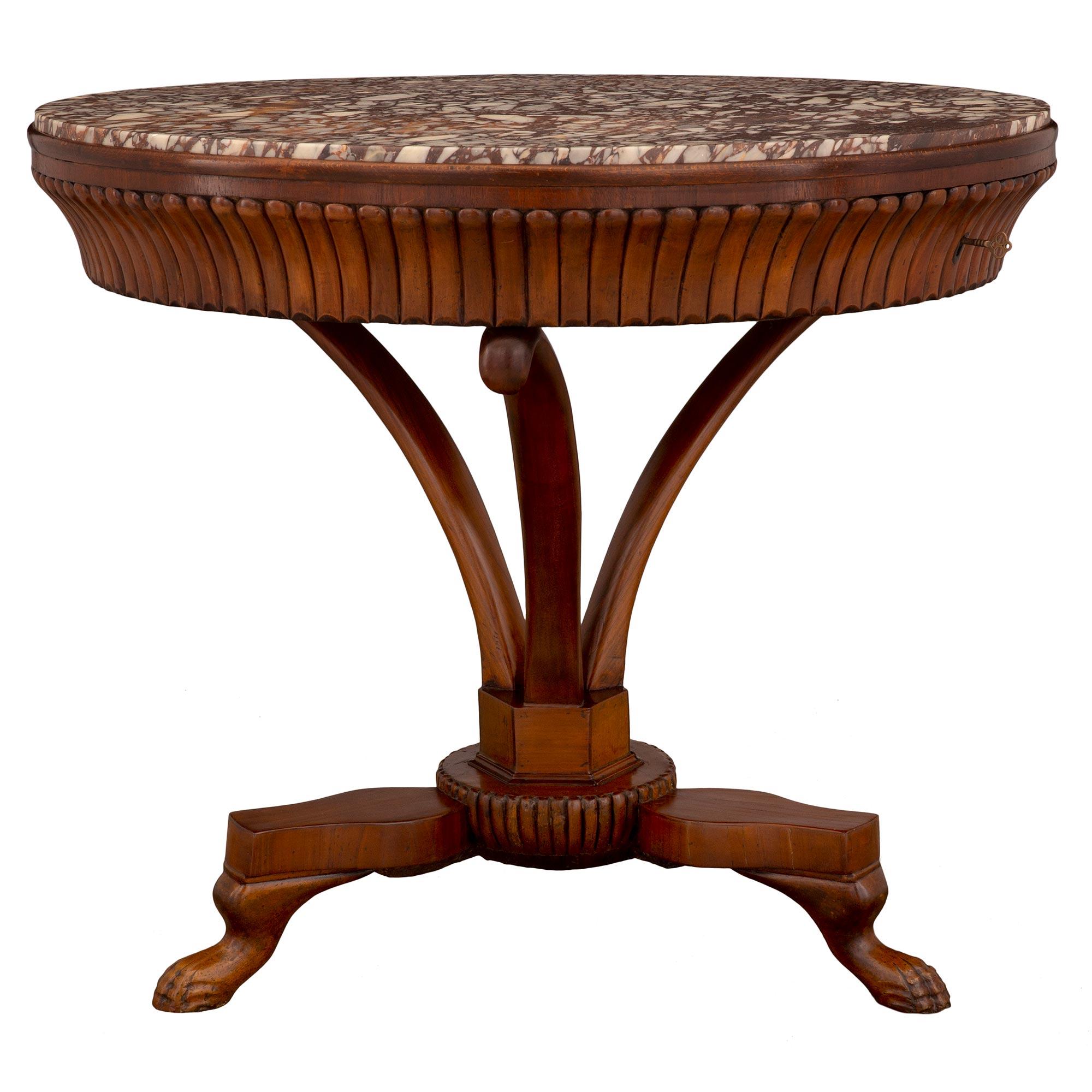 Italian 18th Century Walnut Center Table, from Tuscany In Good Condition In West Palm Beach, FL