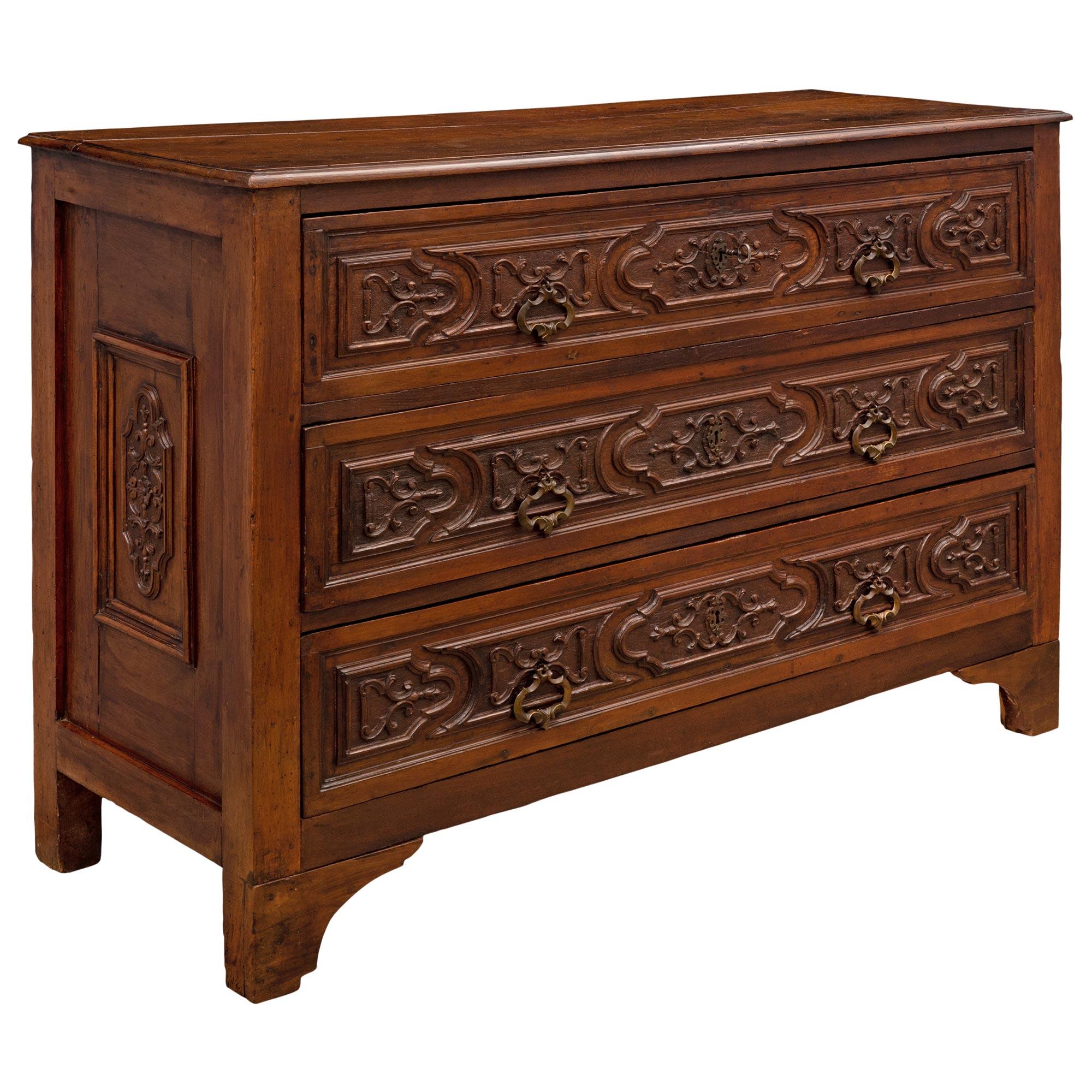 Italian 18th Century Walnut Chest from Tuscany In Good Condition For Sale In West Palm Beach, FL