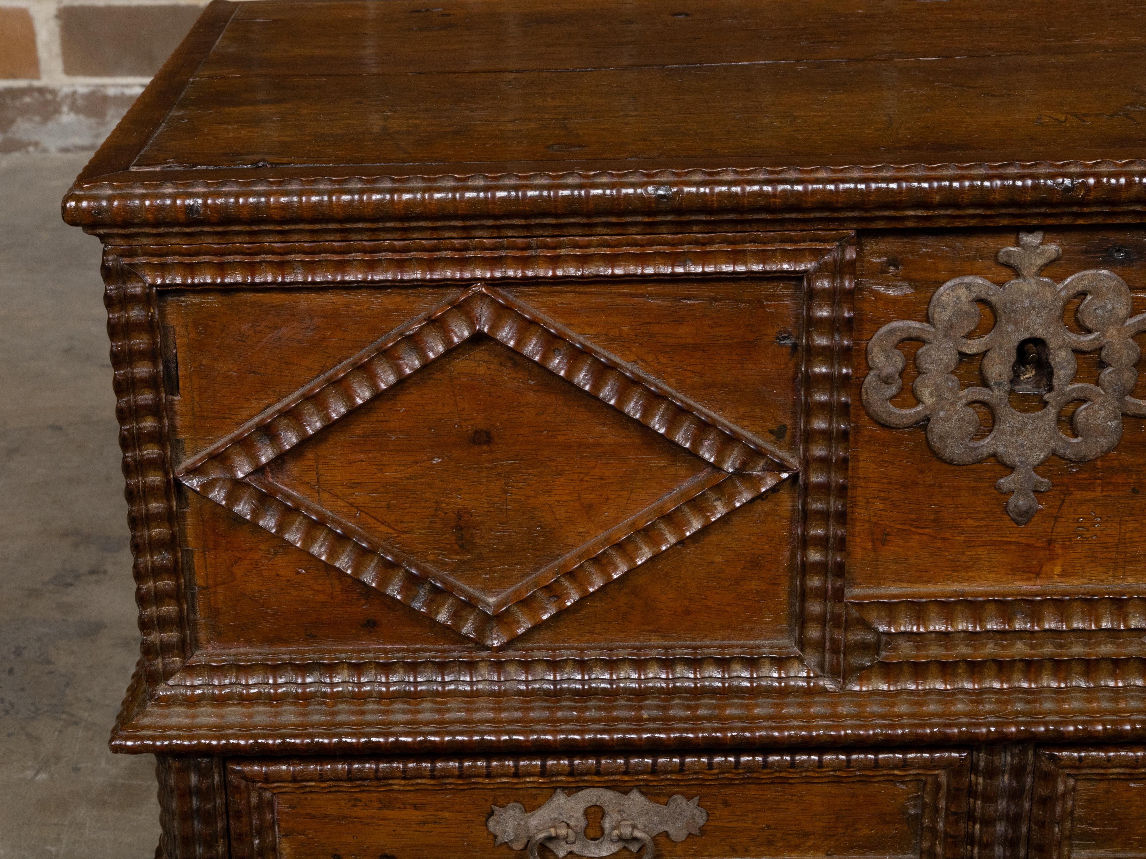 Italian 18th Century Walnut Coffer with Carved Diamond Motifs and Drawers For Sale 9
