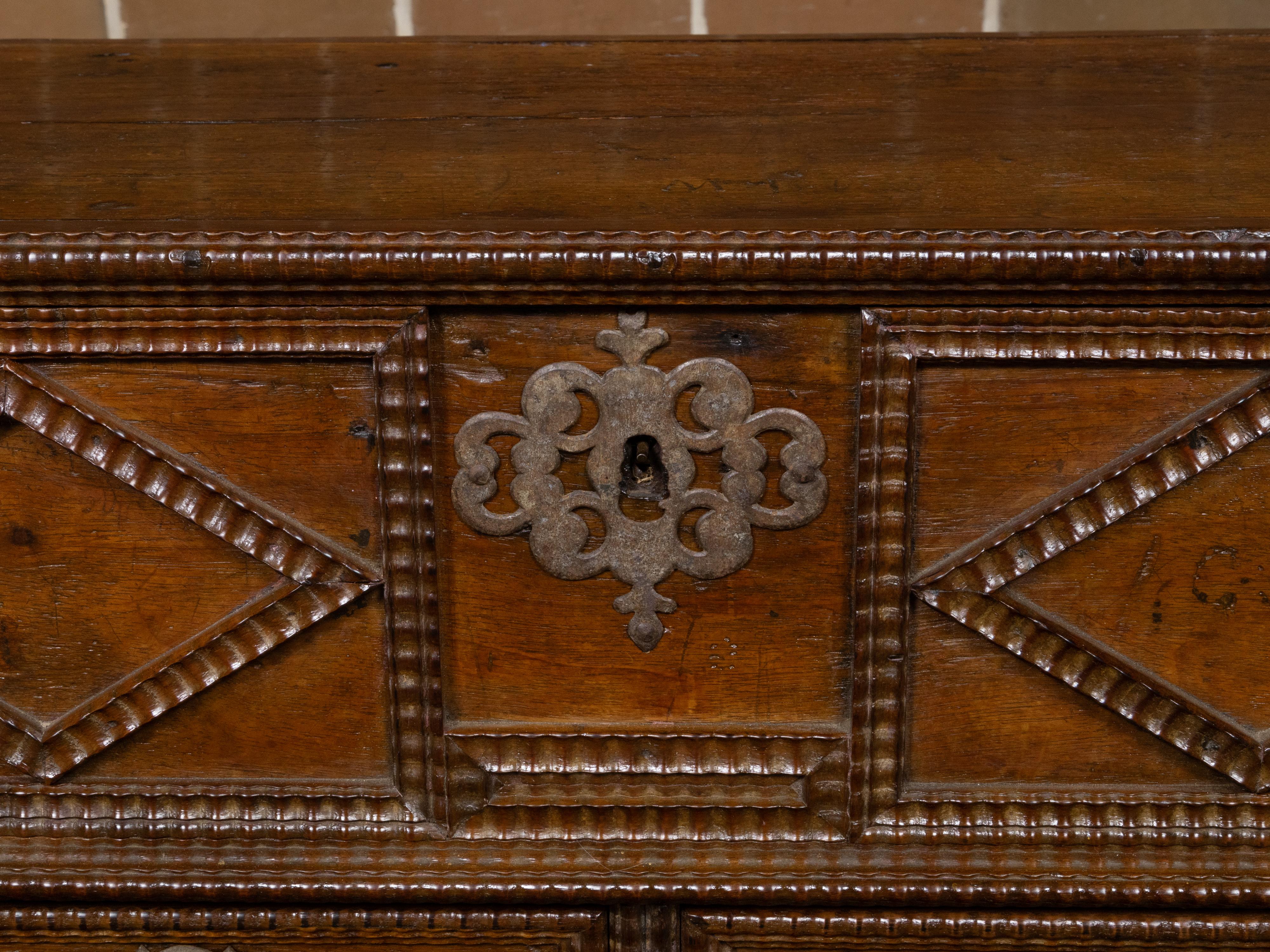 Italian 18th Century Walnut Coffer with Carved Diamond Motifs and Drawers For Sale 10