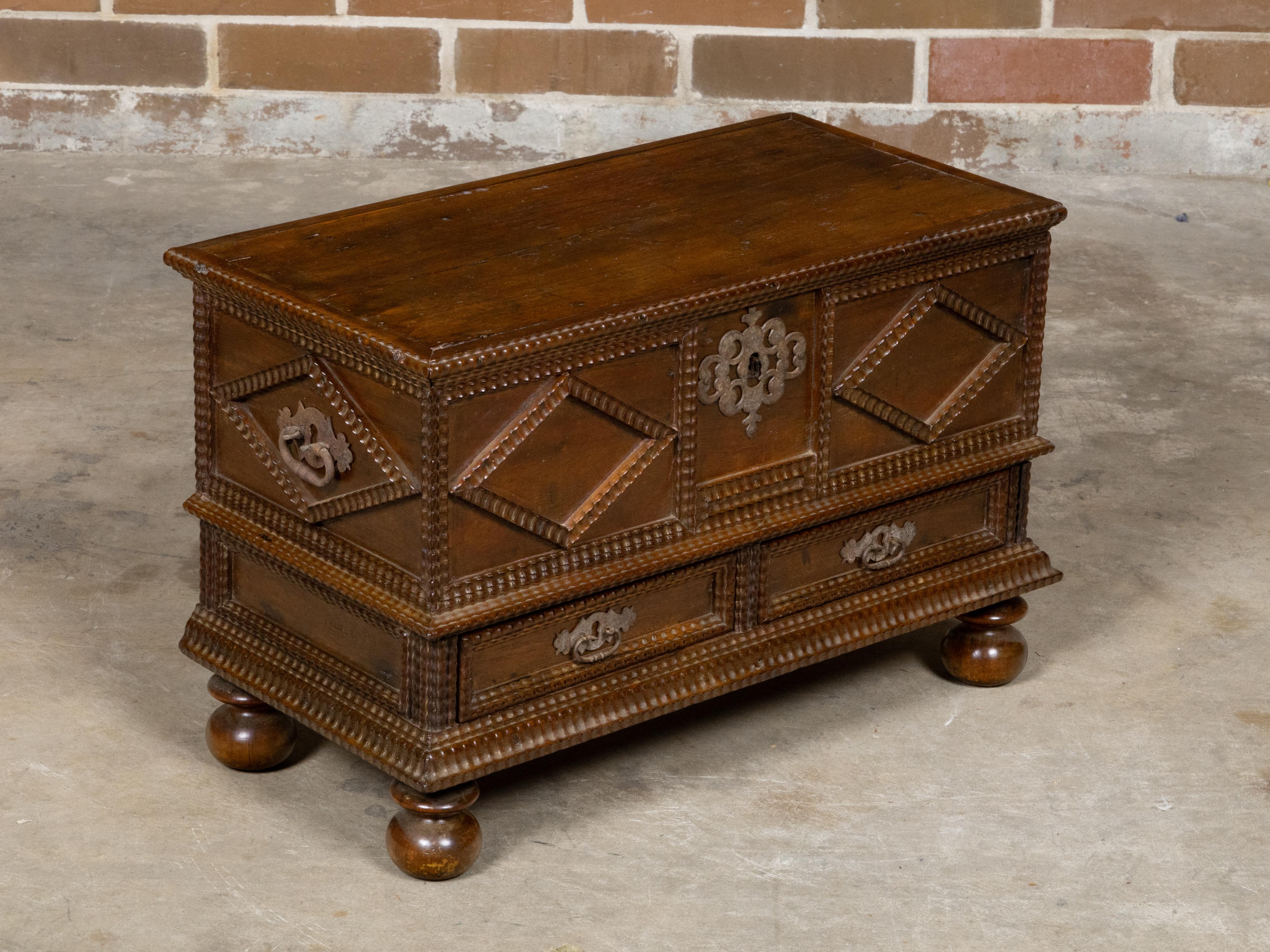 Italian 18th Century Walnut Coffer with Carved Diamond Motifs and Drawers For Sale 3