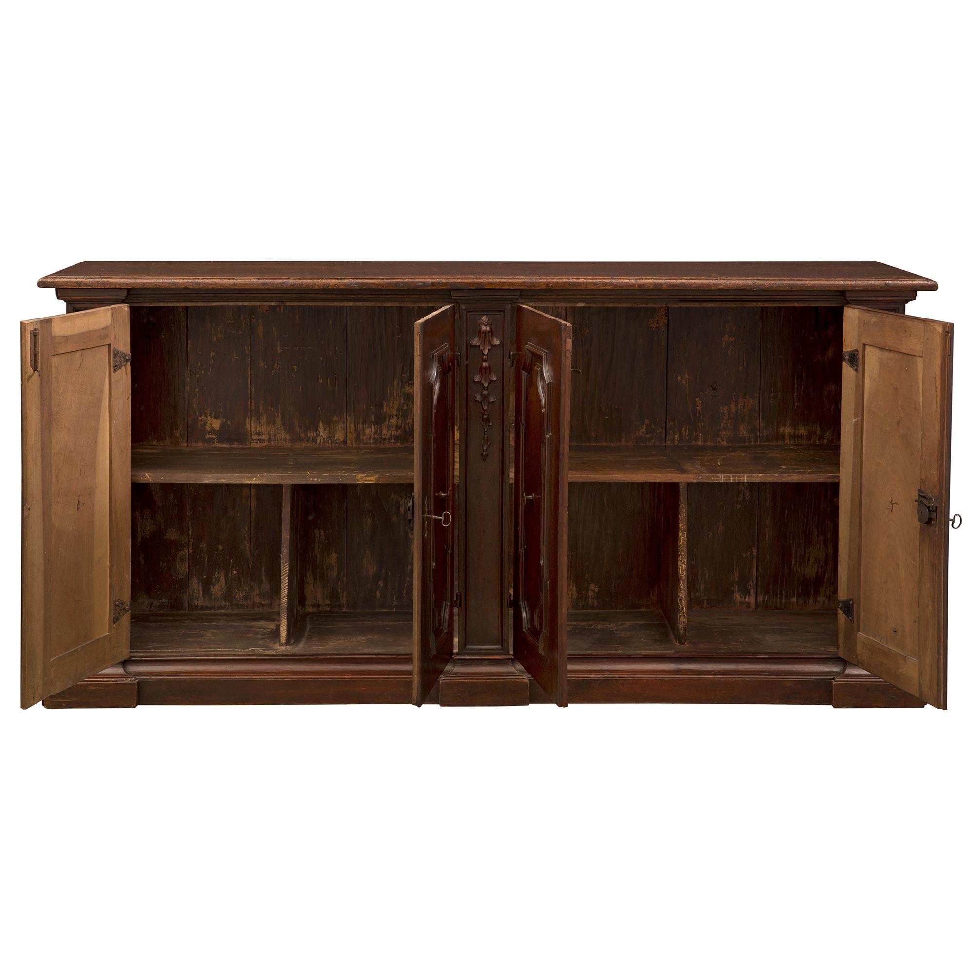 Italian 18th Century Walnut Credenza Buffet from Tuscany In Good Condition For Sale In West Palm Beach, FL