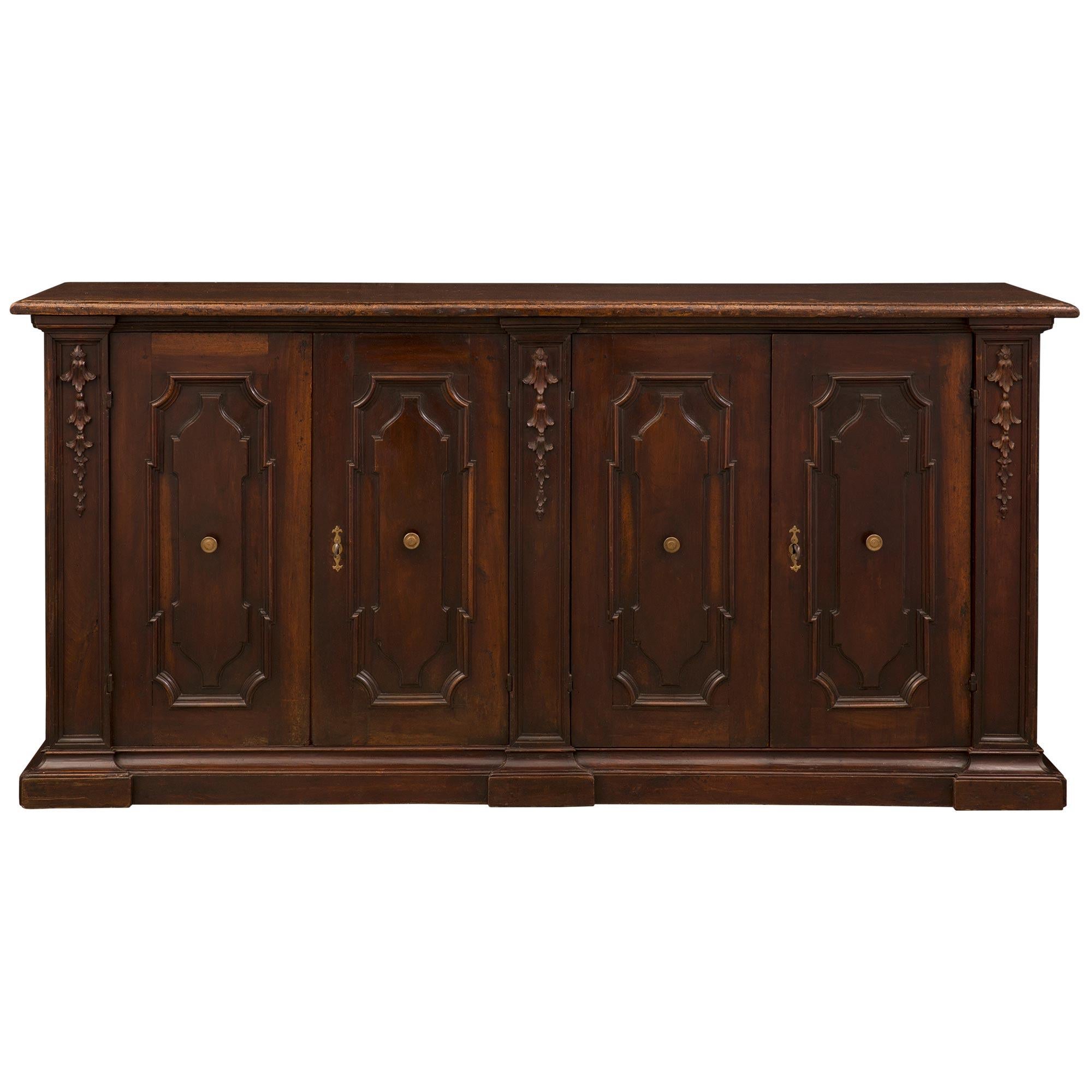 Italian 18th Century Walnut Credenza Buffet from Tuscany