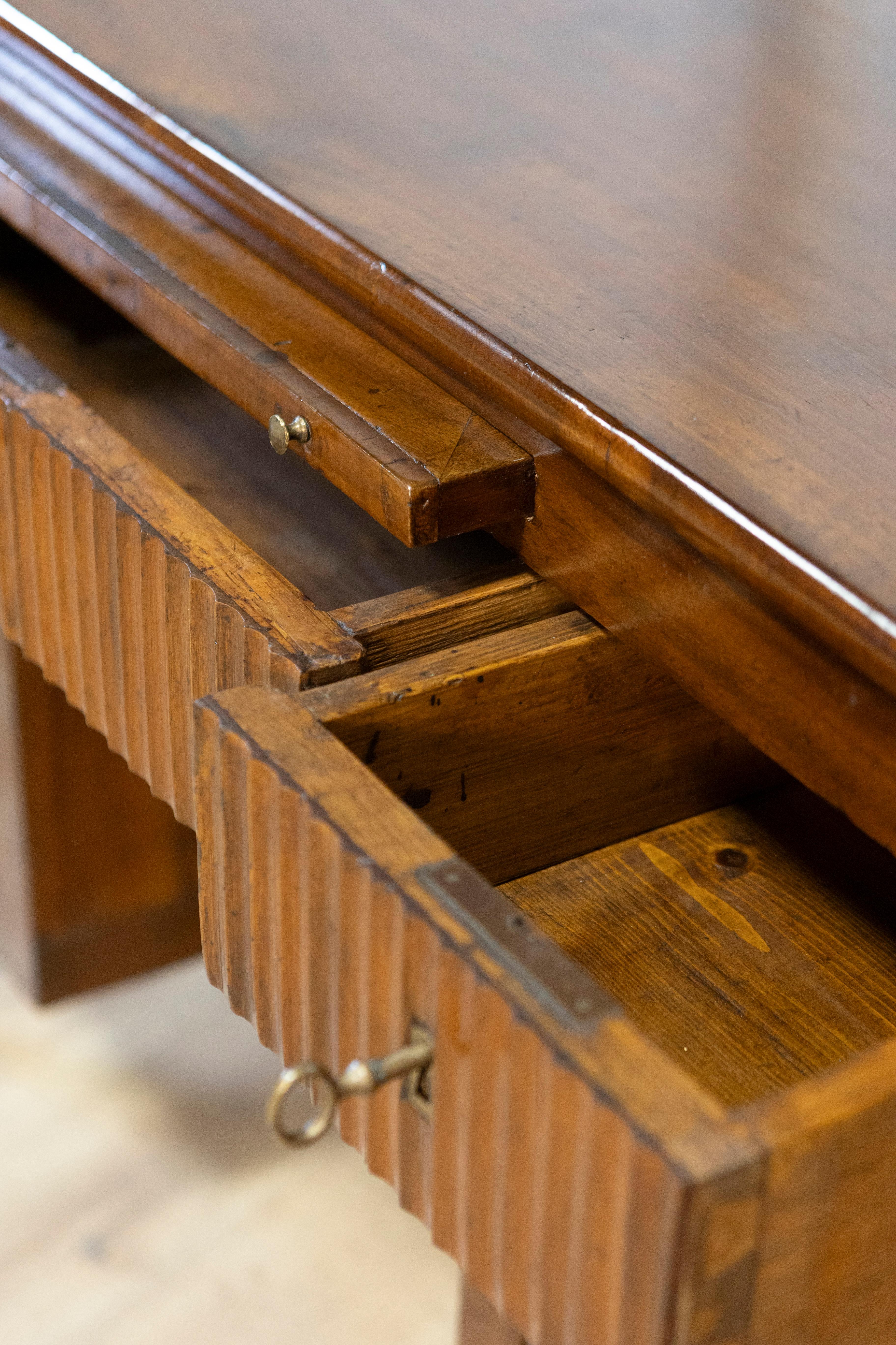 Italian 18th Century Walnut Desk with Carved Reeded Apron, Drawers and Doors For Sale 1