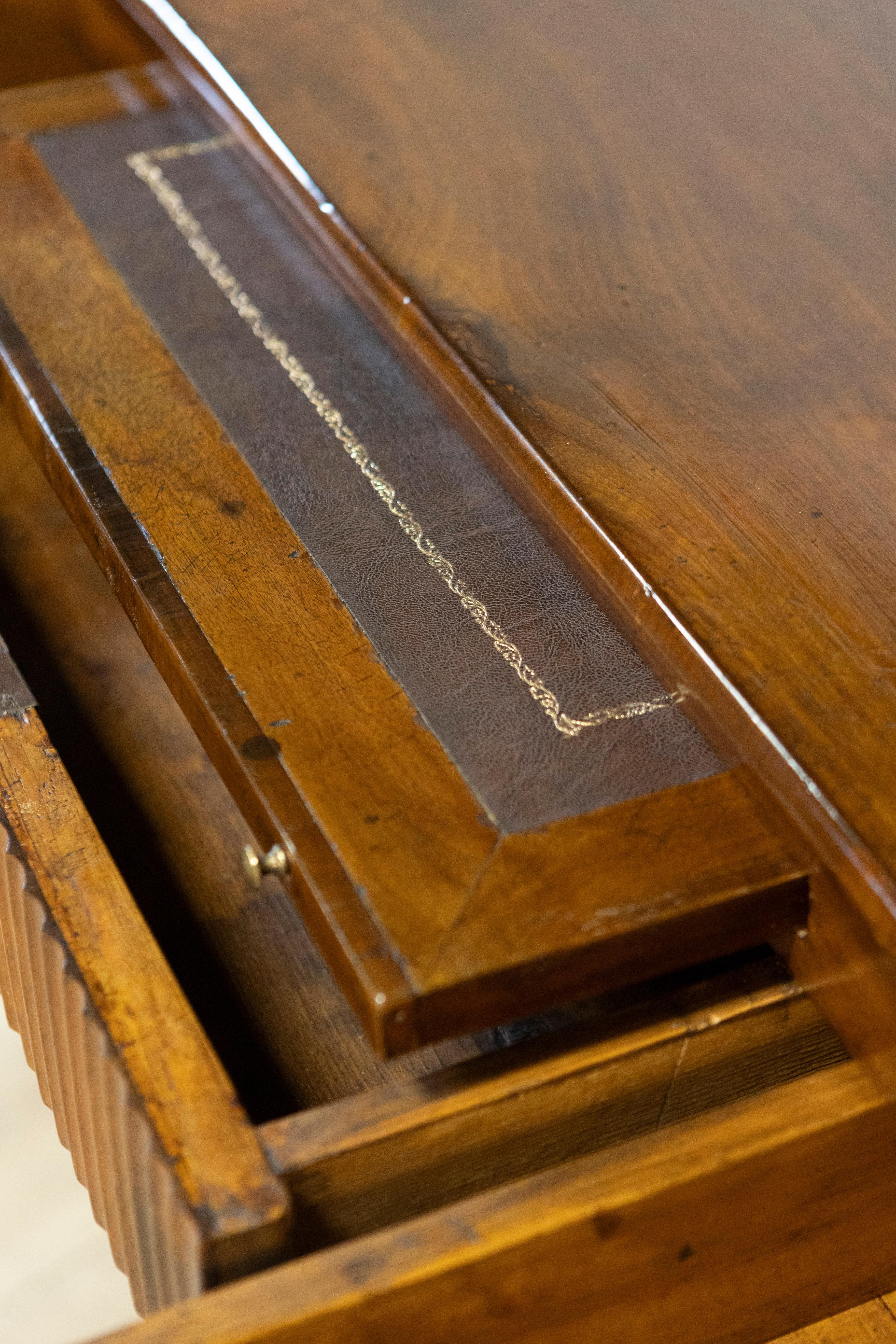 Italian 18th Century Walnut Desk with Carved Reeded Apron, Drawers and Doors For Sale 2