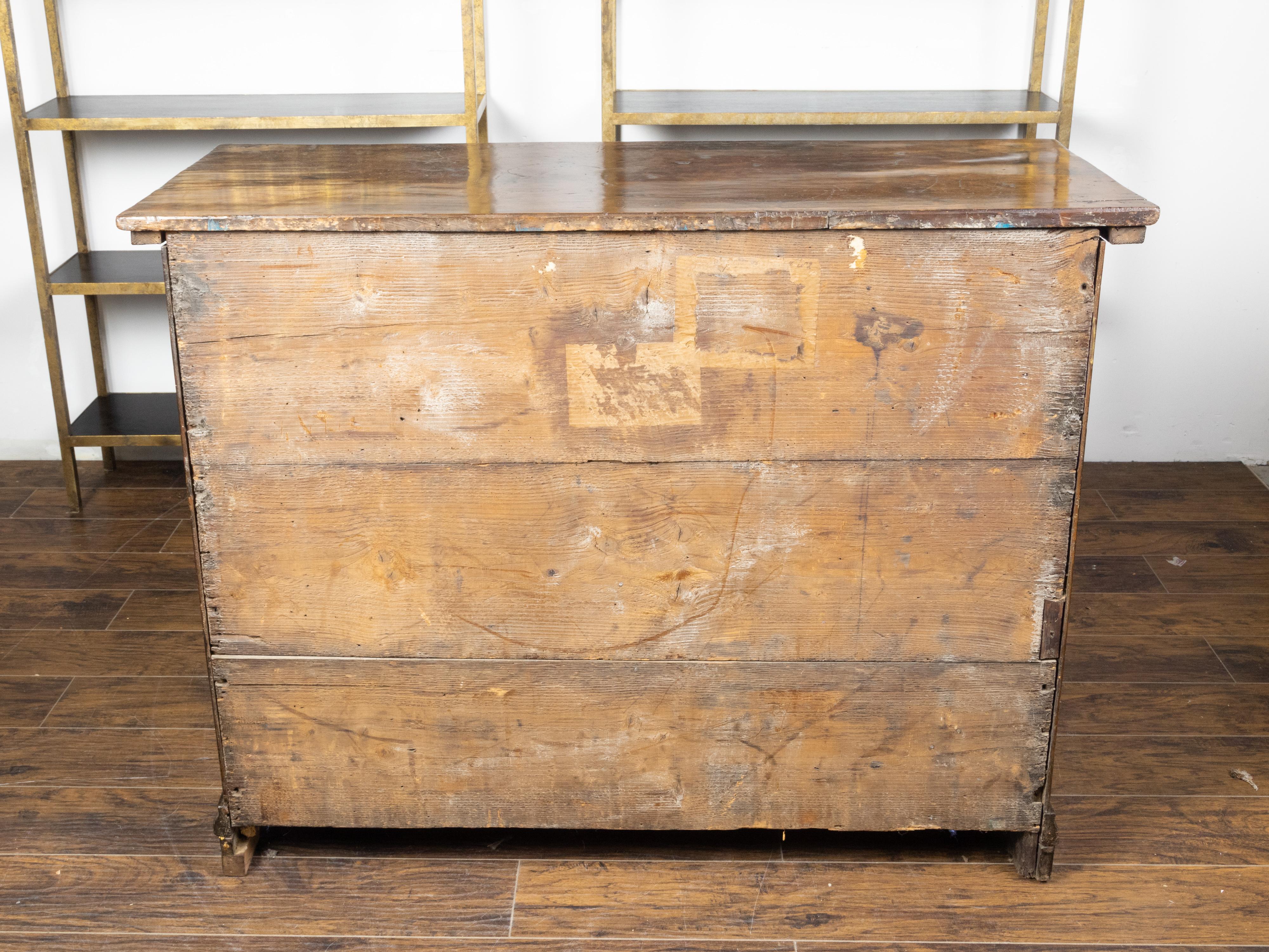 Italian 18th Century Walnut Four-Drawer Commode with Carved Scrolls and Grapes For Sale 8