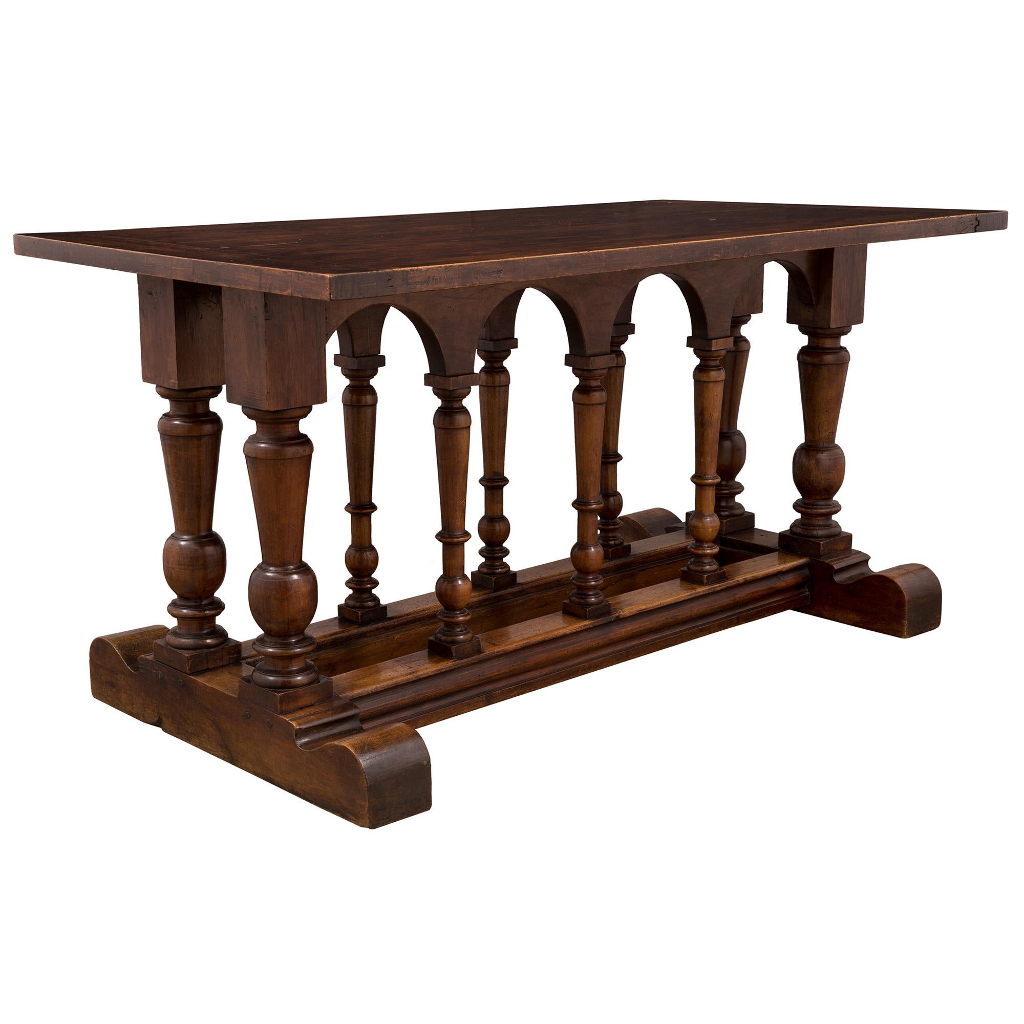 Italian 18th Century Walnut Library Table In Good Condition For Sale In West Palm Beach, FL