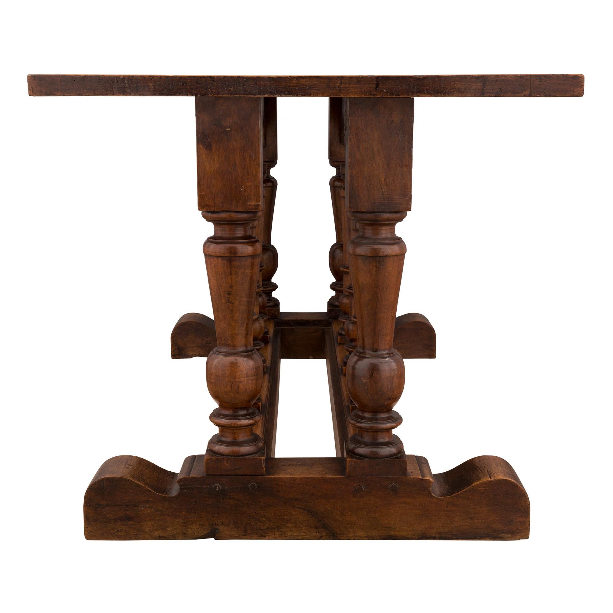 18th Century and Earlier Italian 18th Century Walnut Library Table For Sale