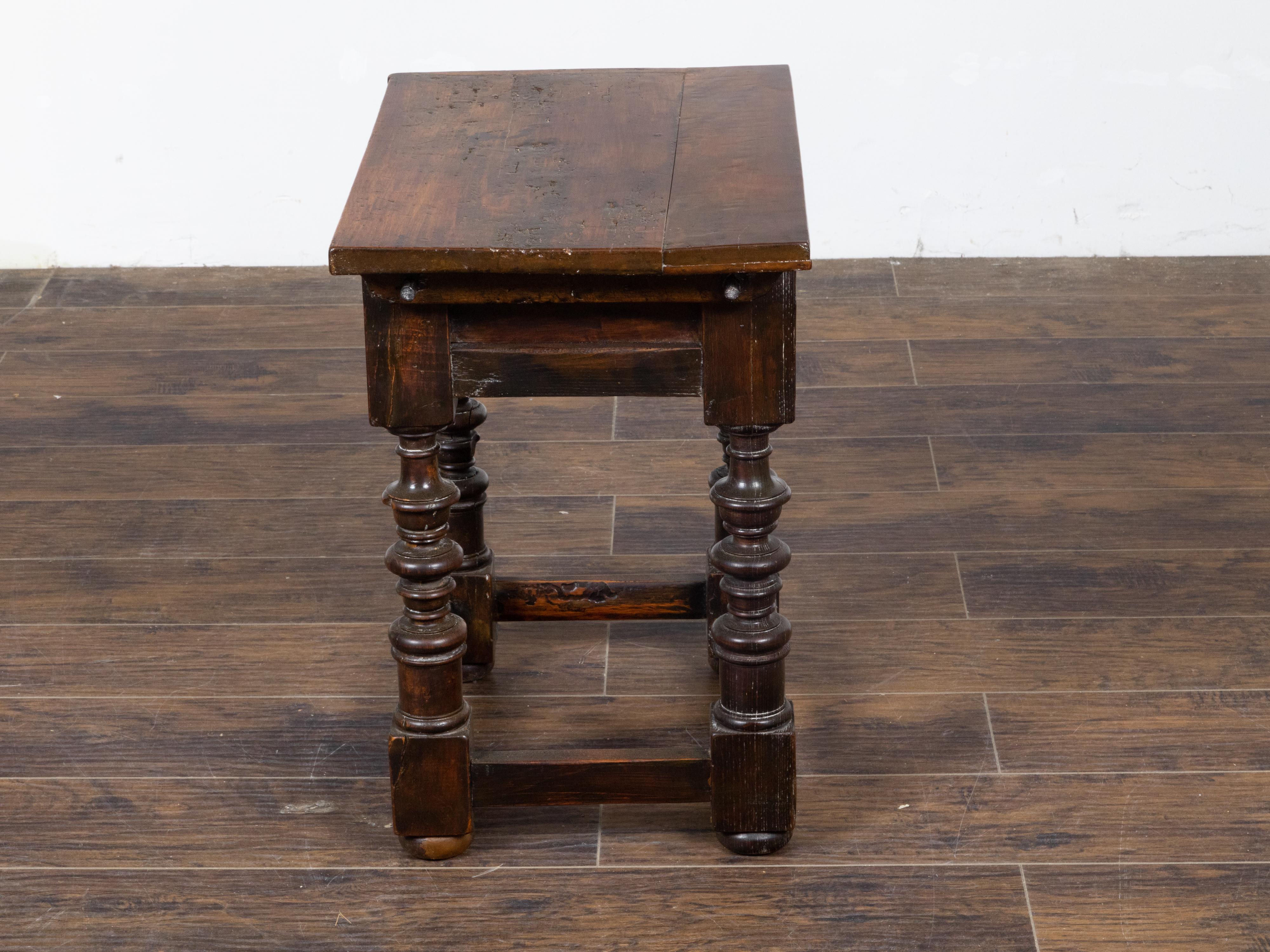 Italian 18th Century Walnut Side Table with Turned Legs and Single Drawer In Good Condition For Sale In Atlanta, GA
