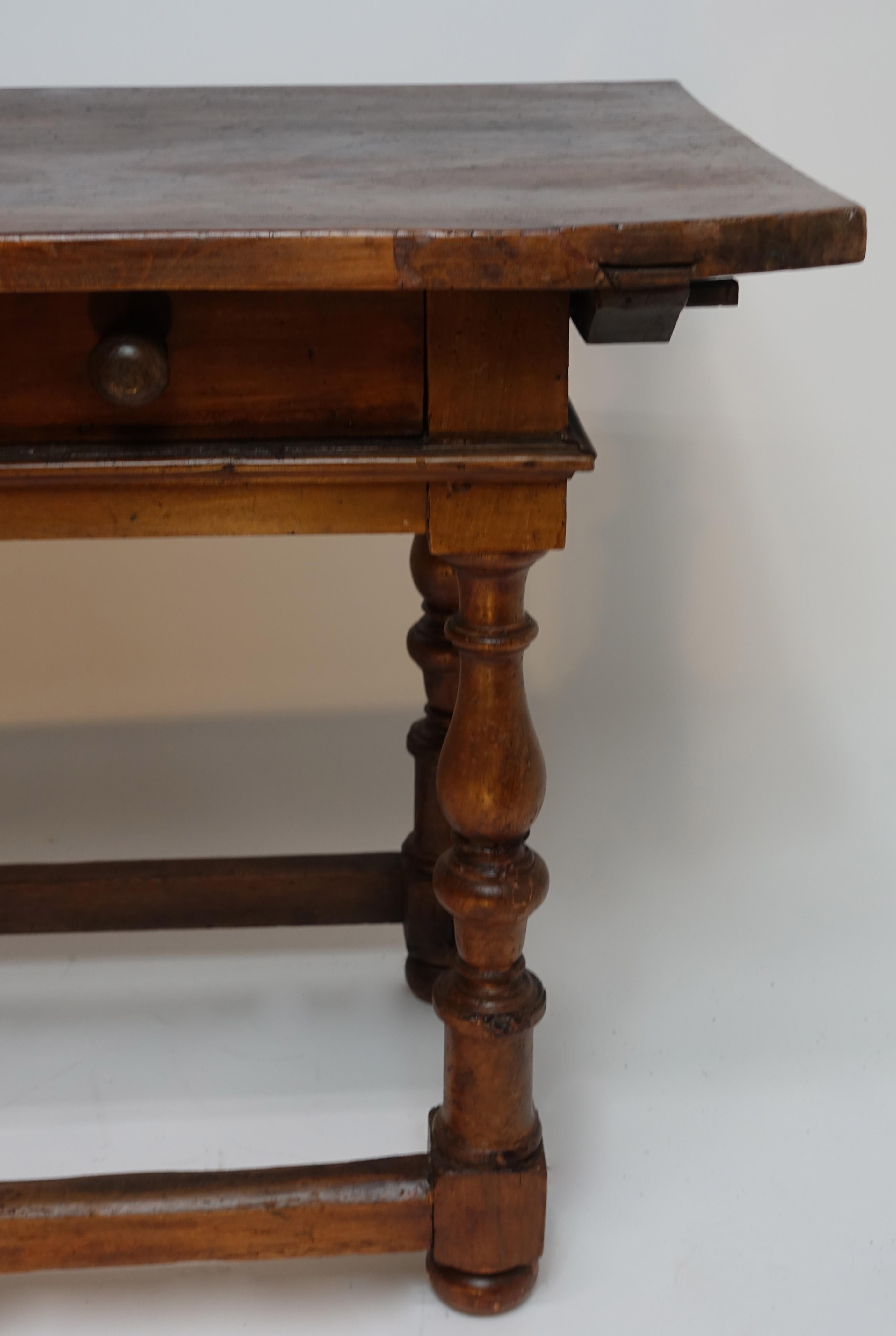 Italian 18th Century Walnut Table with Large Drawer In Good Condition In San Francisco, CA