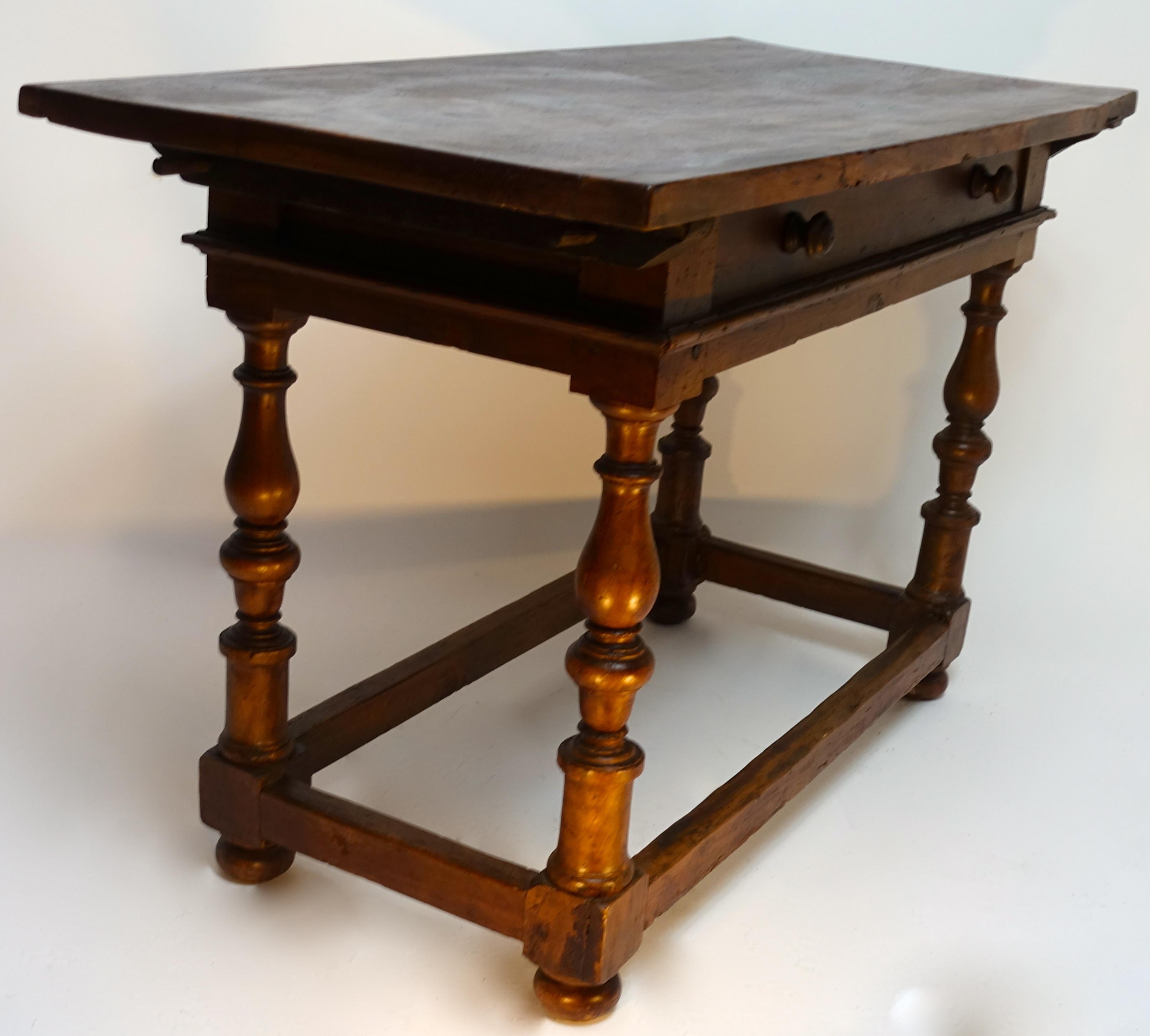 Italian 18th Century Walnut Table with Large Drawer 4