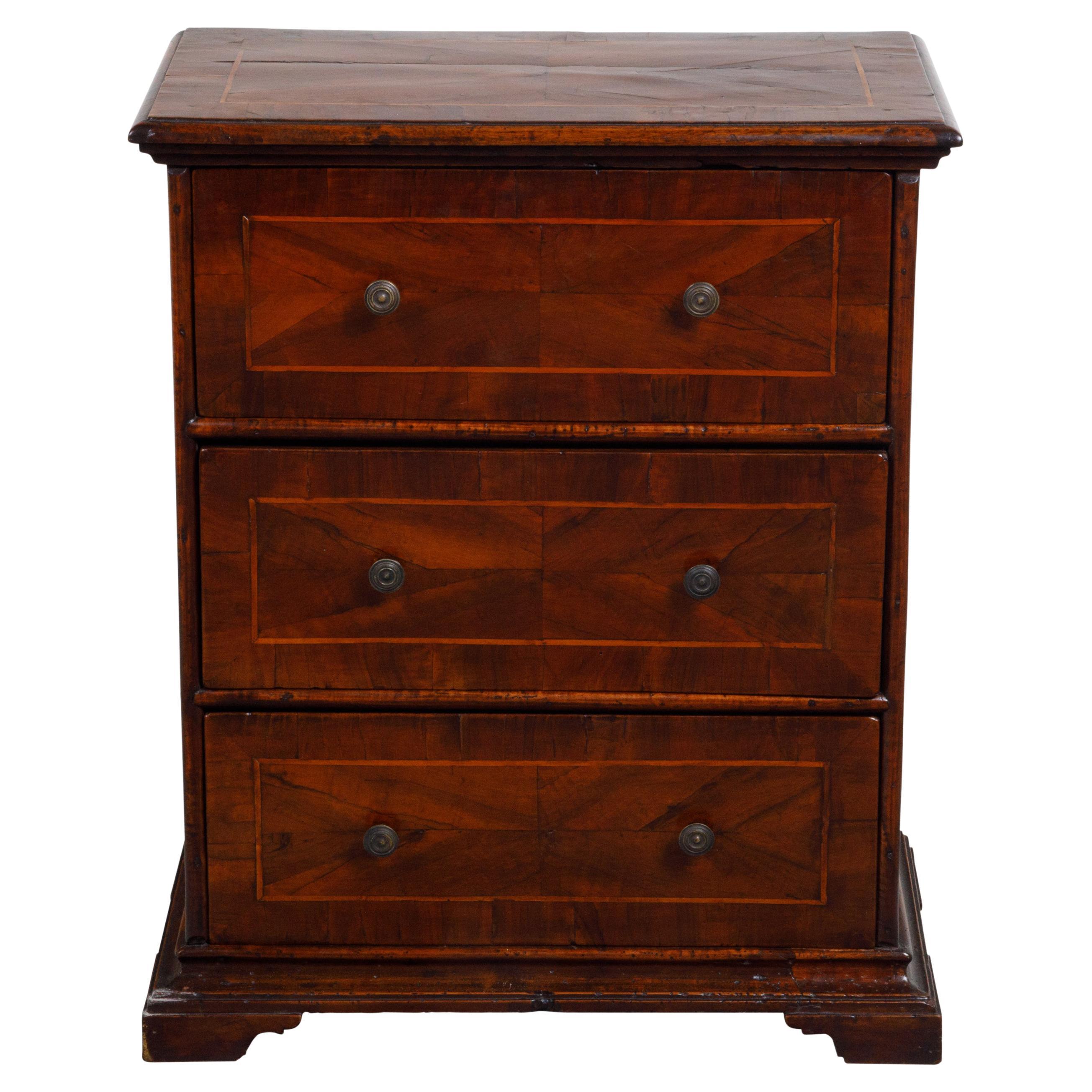 Italian 18th Century Walnut Three-Drawer Commode with Quarter Veneer and Banding For Sale