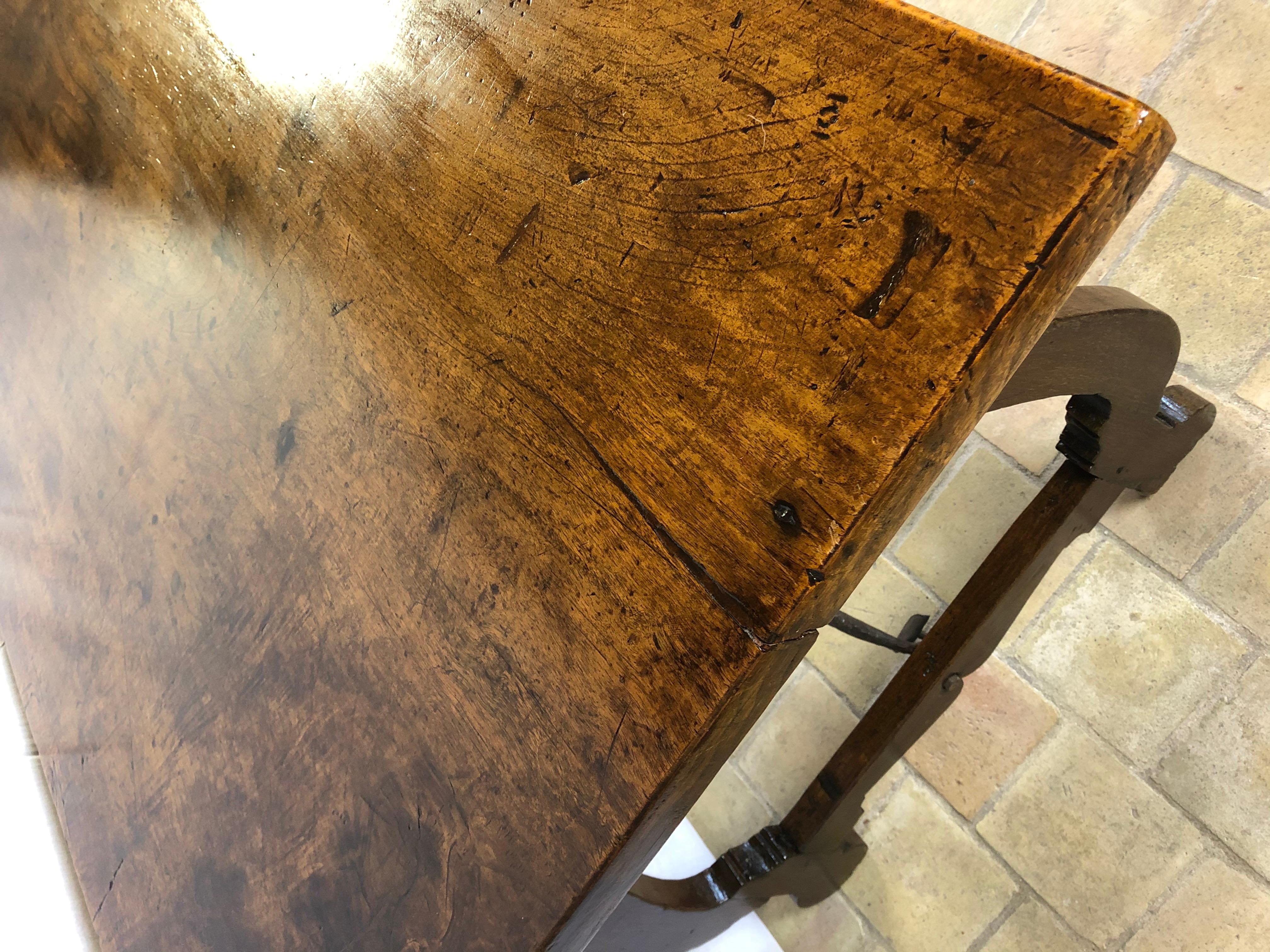 Italian 18th Century Rustic Walnut Trestle Console or Center Table In Good Condition For Sale In Miami, FL