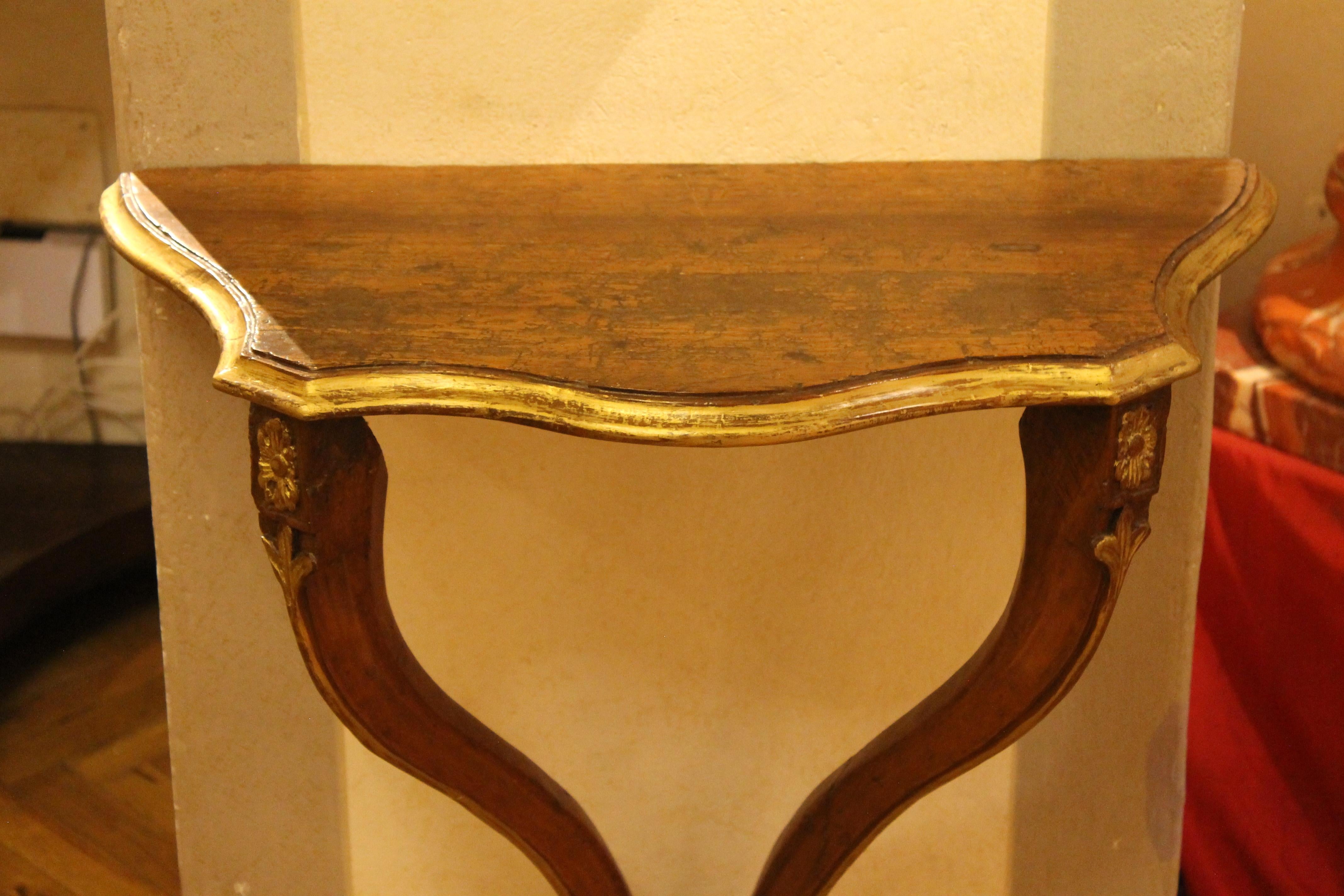 Italian 18th Century Carved Walnut and Parcel Gilt Wall Mount Curvy Console 4