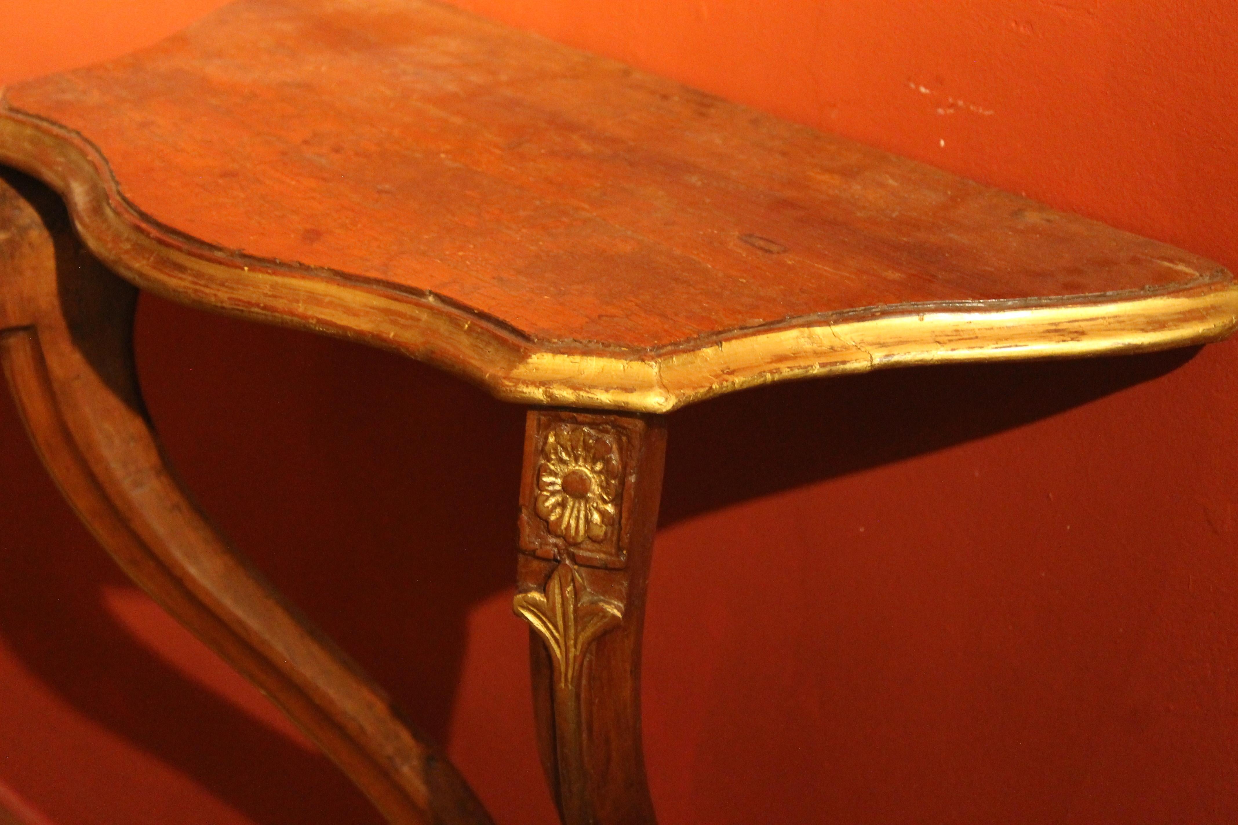 Italian 18th Century Carved Walnut and Parcel Gilt Wall Mount Curvy Console 7