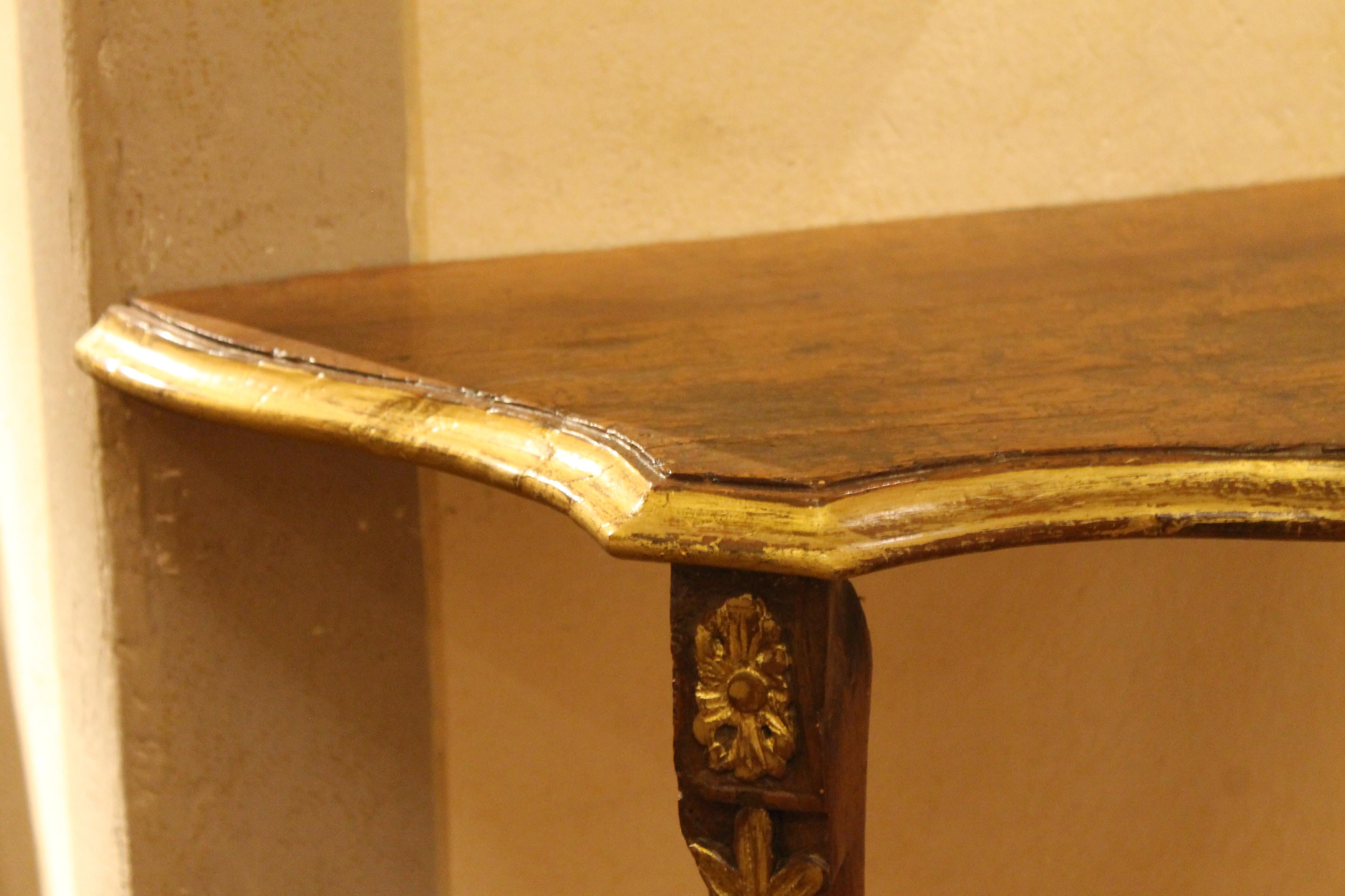 Italian 18th Century Carved Walnut and Parcel Gilt Wall Mount Curvy Console 3
