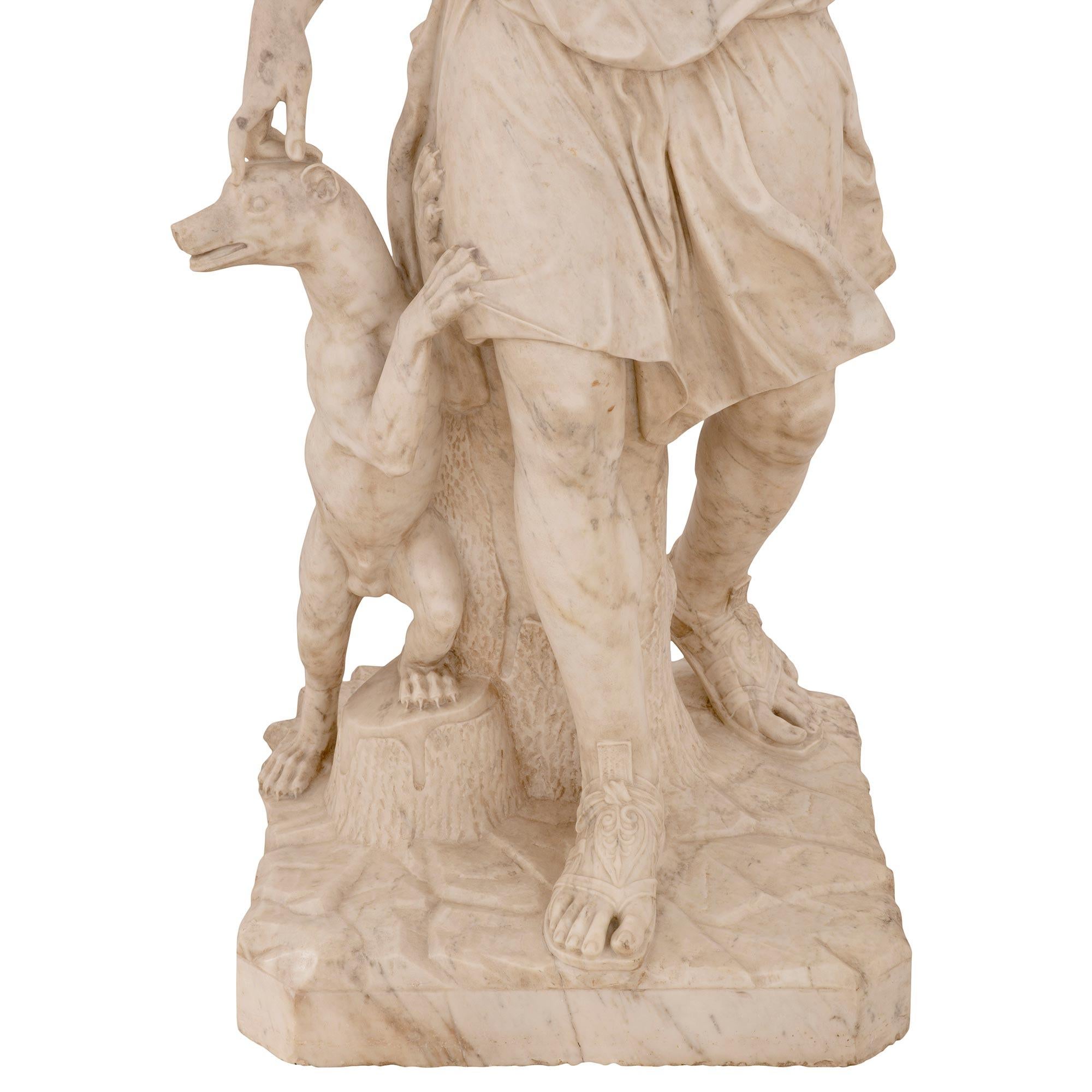 Statua italiana del XVIII secolo in marmo bianco di Carrara raffigurante Diana e il suo cane in vendita 3