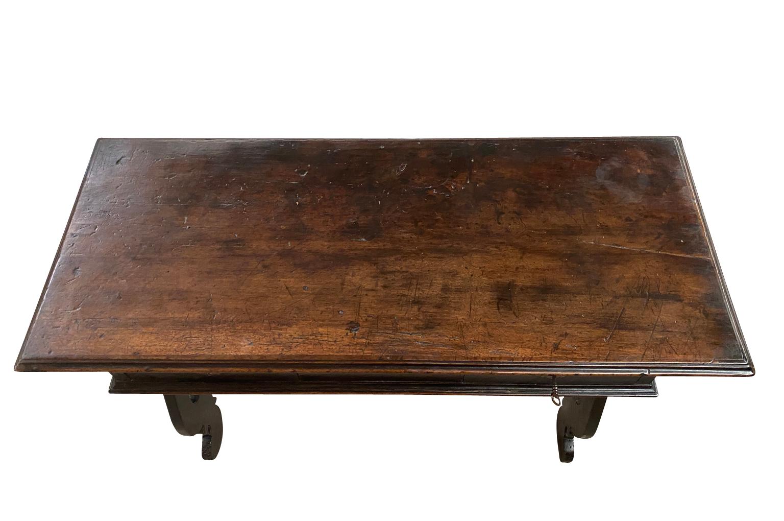 Italian 18th Century Writing Table For Sale 10