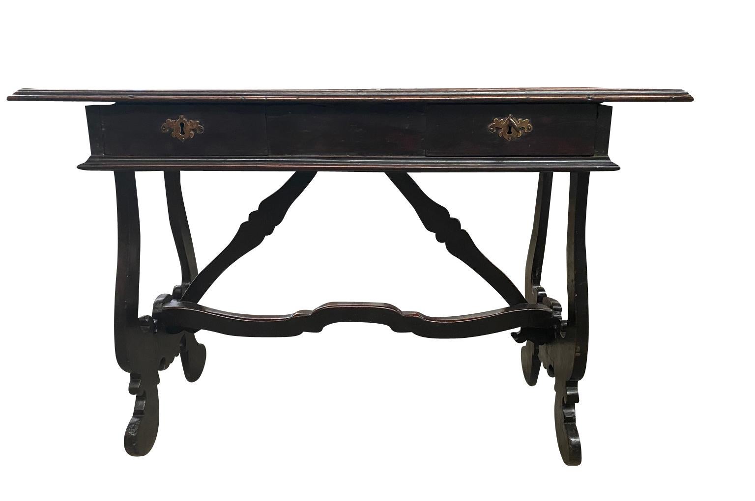 Italian 18th Century Writing Table In Good Condition For Sale In Atlanta, GA