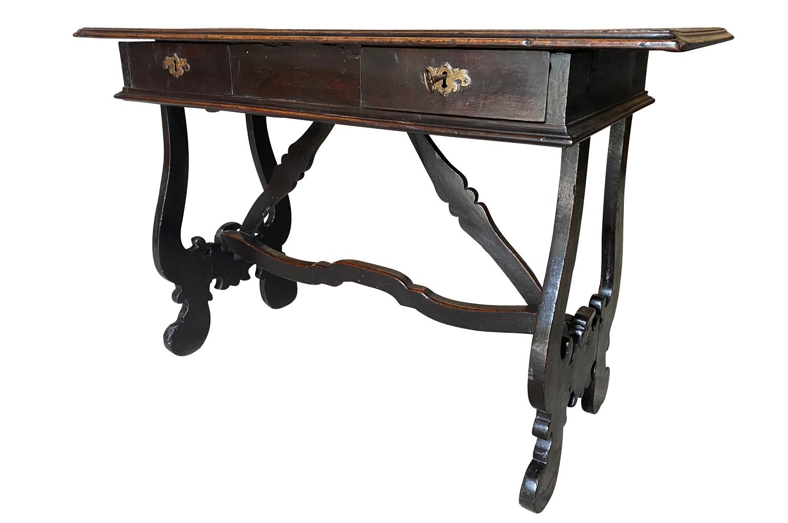 Walnut Italian 18th Century Writing Table For Sale