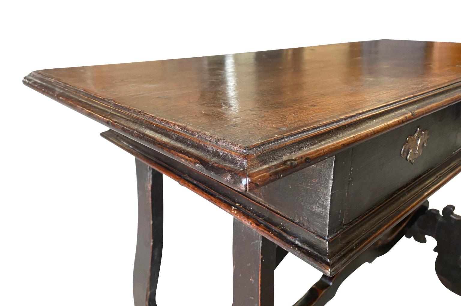 Italian 18th Century Writing Table For Sale 2