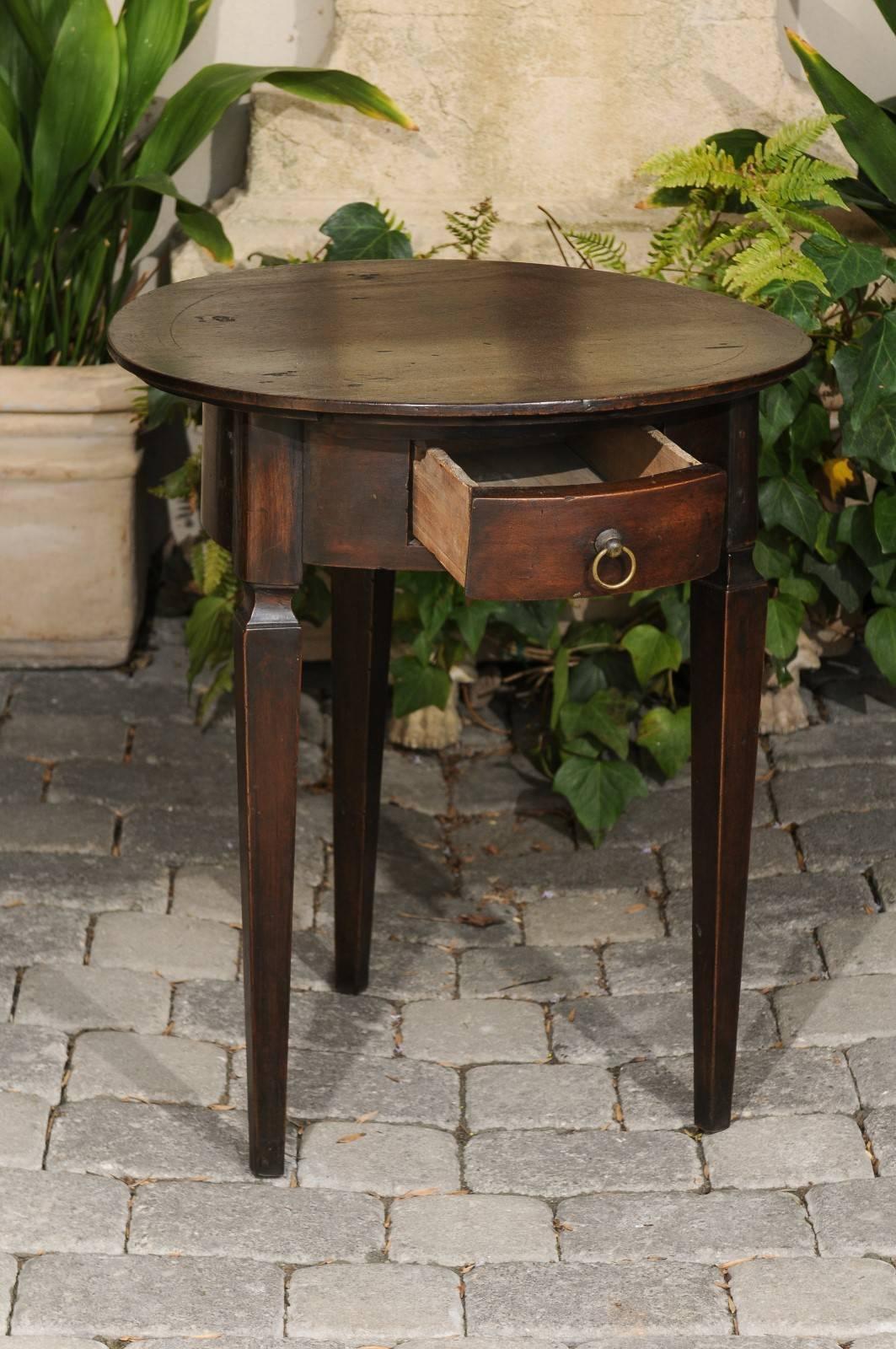 Wood Italian 1800s Oak and Walnut Guéridon Table with Single Drawer and Tapered Legs