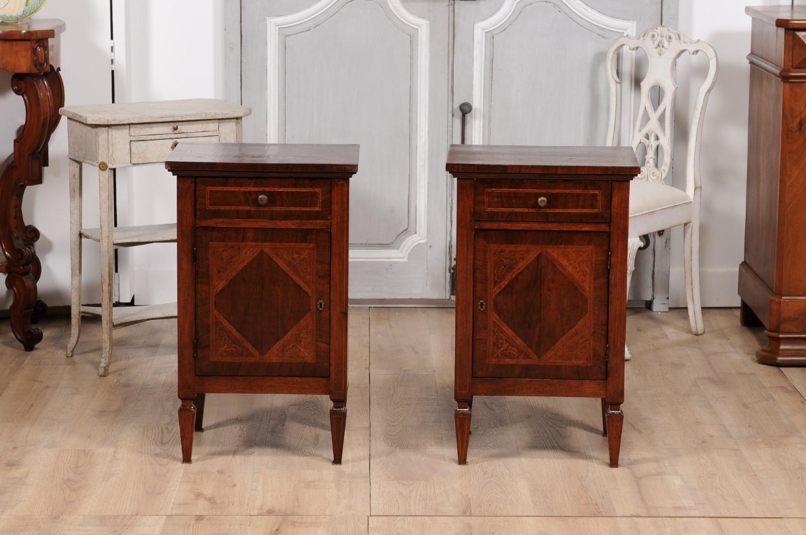 Inlay Italian 1900s Walnut and Mahogany Bedside Tables with Scrolling Marquetry